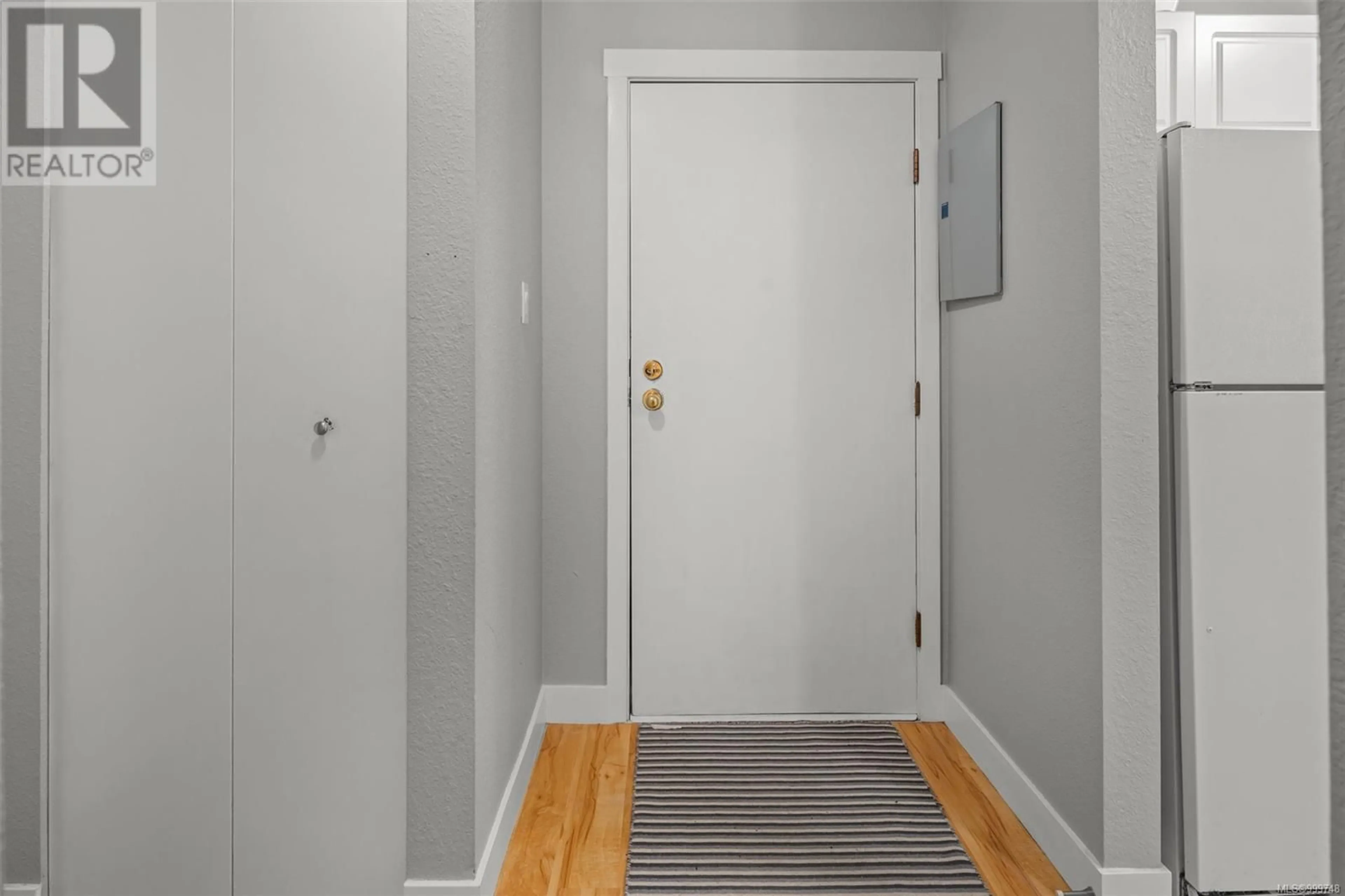 Indoor entryway for 105 - 3240 GLASGOW AVENUE, Saanich British Columbia V8X1M2