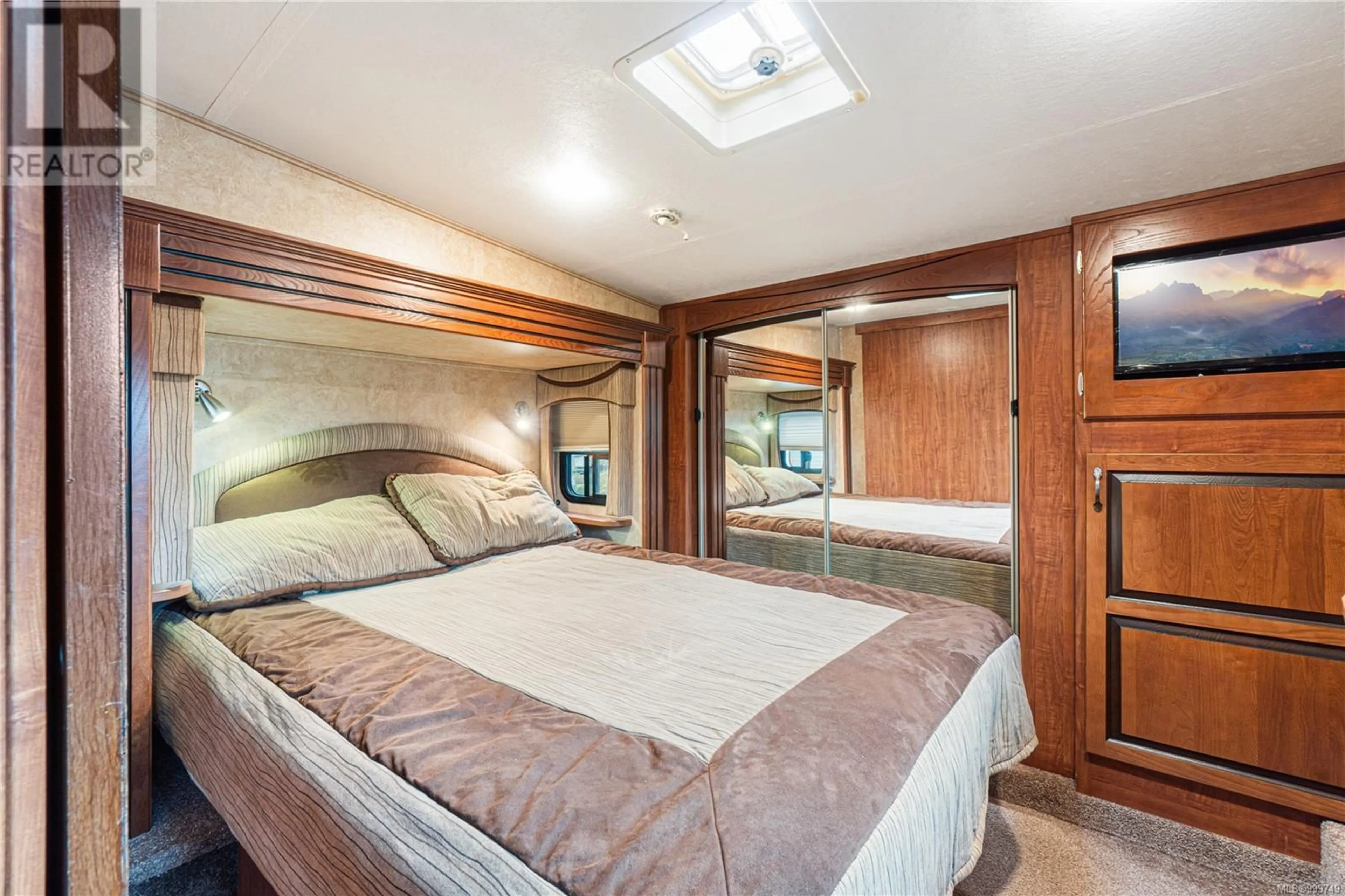 Bedroom with bed, unknown for 2139 NIMPKISH LAKE WAY, Nanaimo British Columbia V9S0A4