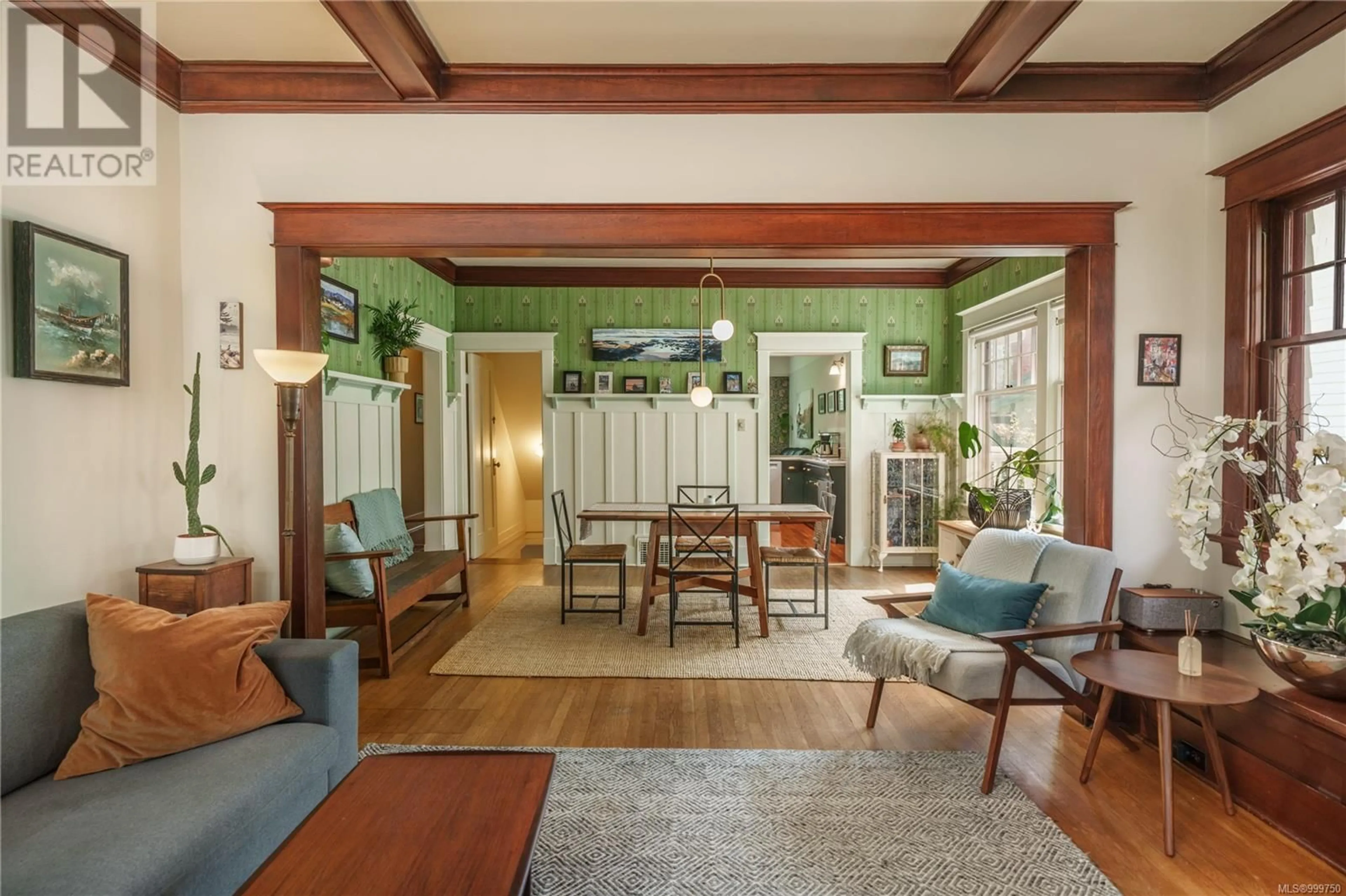 Living room with furniture, unknown for 1007 AMPHION STREET, Victoria British Columbia V8S4G2