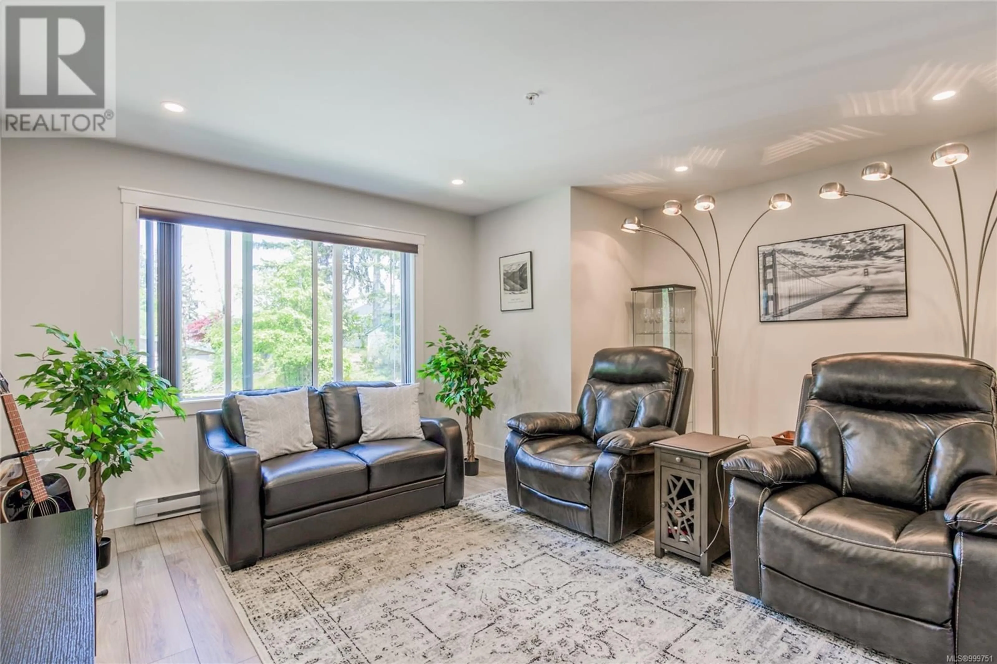 Living room with furniture, unknown for 142 - 600 NINTH STREET, Nanaimo British Columbia V9R0L4
