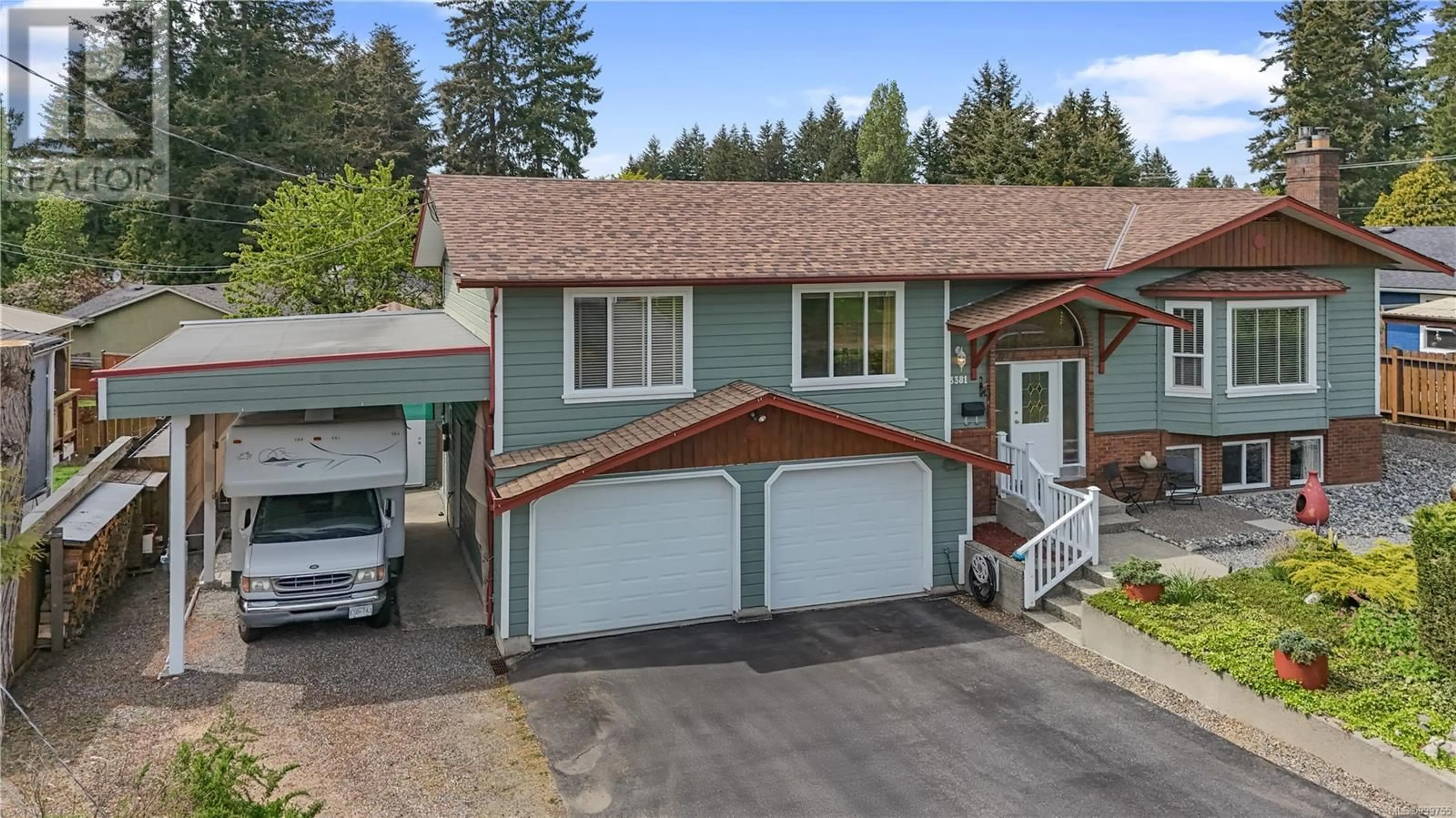 A pic from outside/outdoor area/front of a property/back of a property/a pic from drone, street for 3381 BOURNEMOUTH ROAD, Nanaimo British Columbia V9T4B3