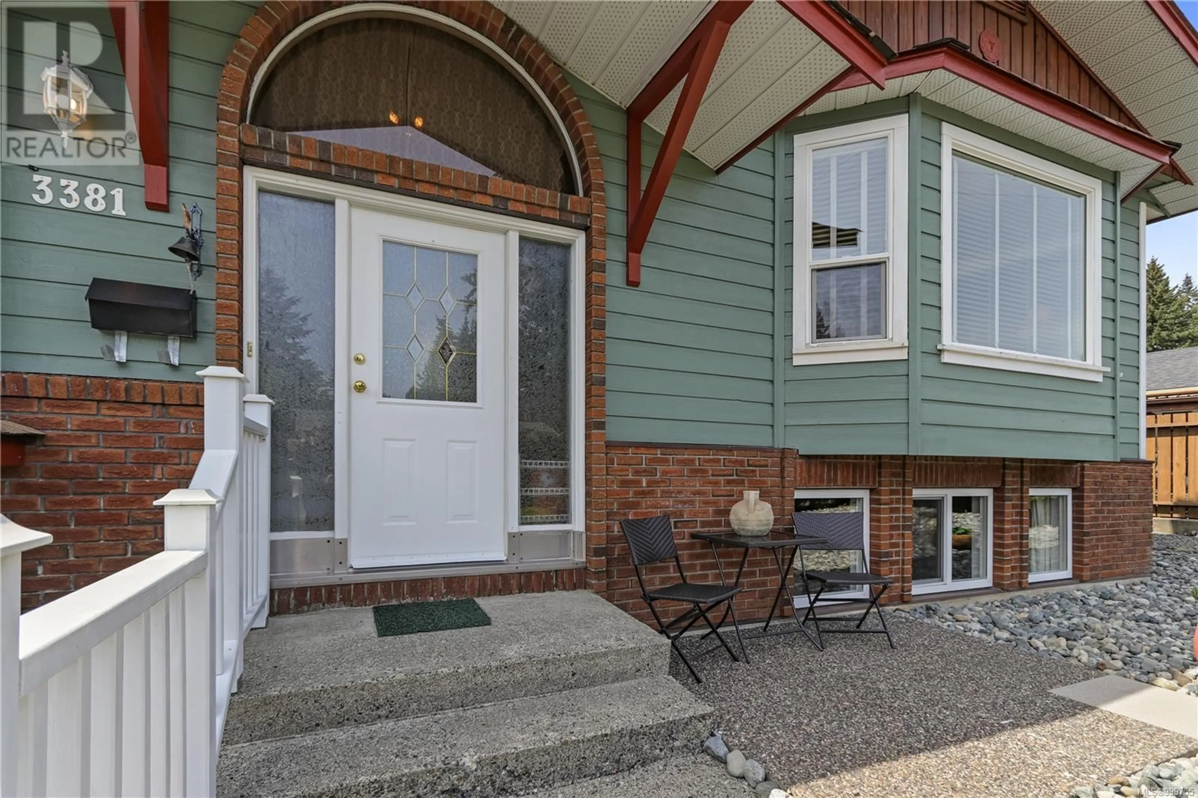 Indoor entryway for 3381 BOURNEMOUTH ROAD, Nanaimo British Columbia V9T4B3