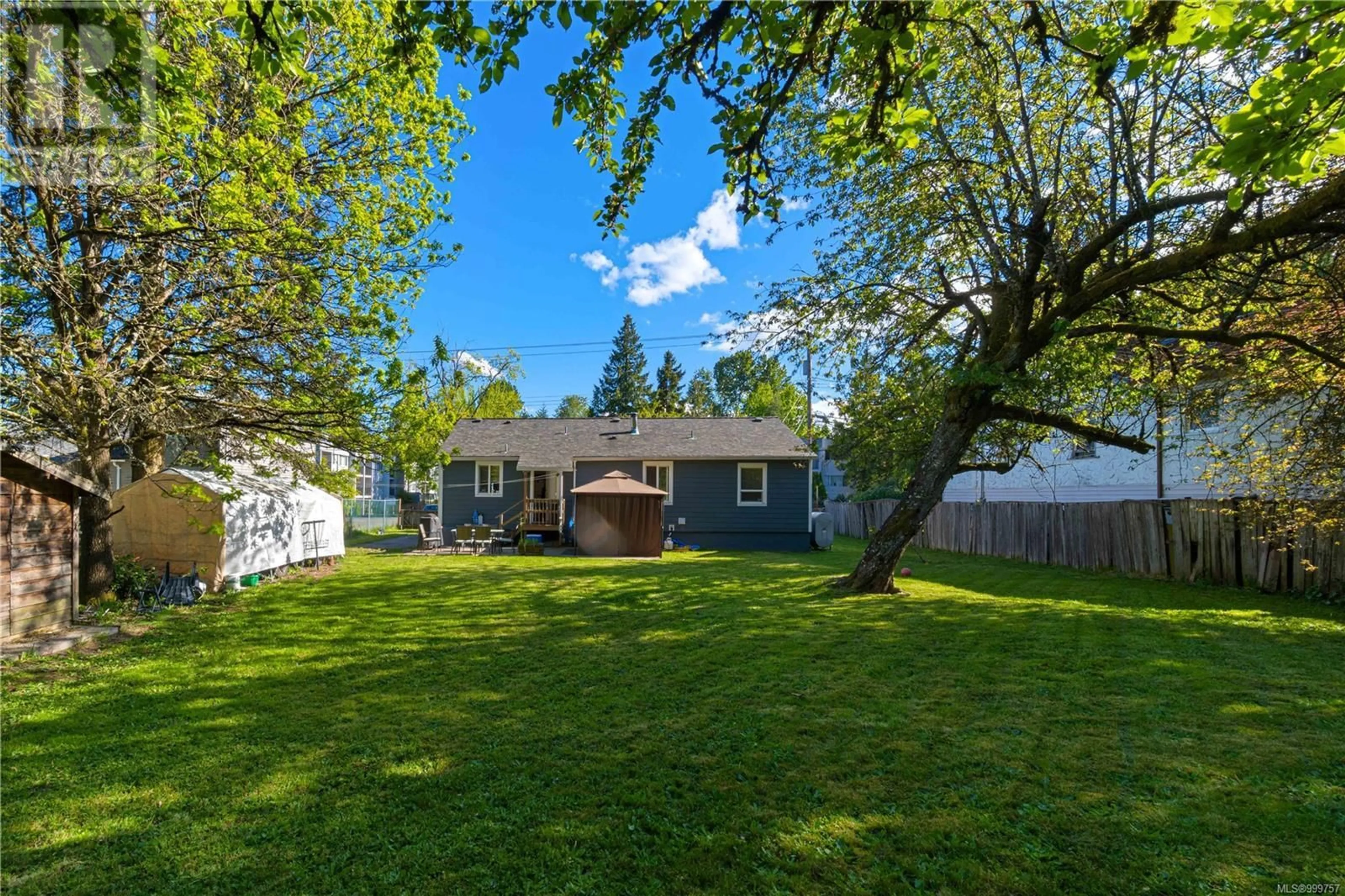 A pic from outside/outdoor area/front of a property/back of a property/a pic from drone, unknown for 514 SIXTH STREET, Nanaimo British Columbia V9R1J6