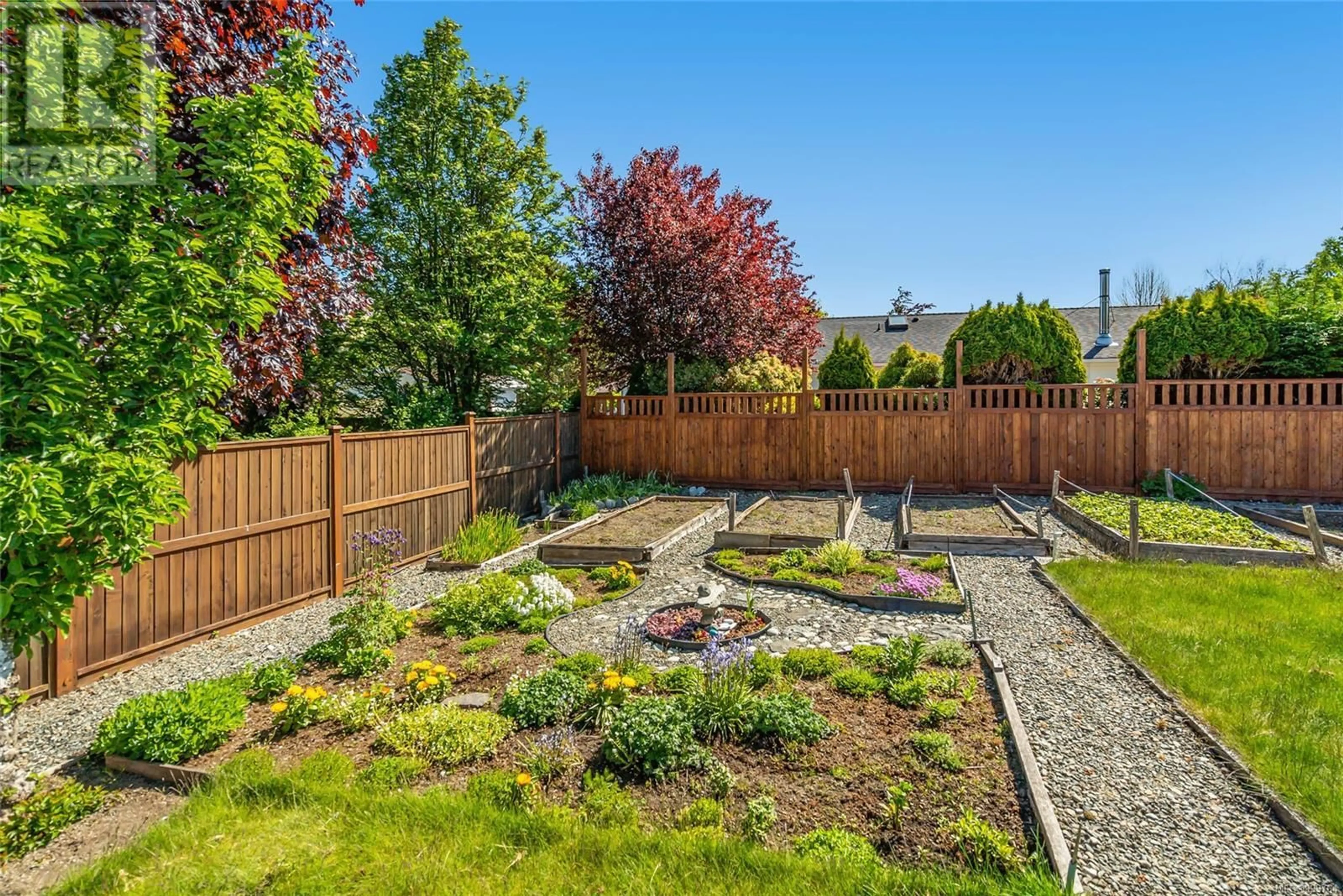 Patio, street for 545 DALMATIAN DRIVE, Parksville British Columbia V9P1Y4