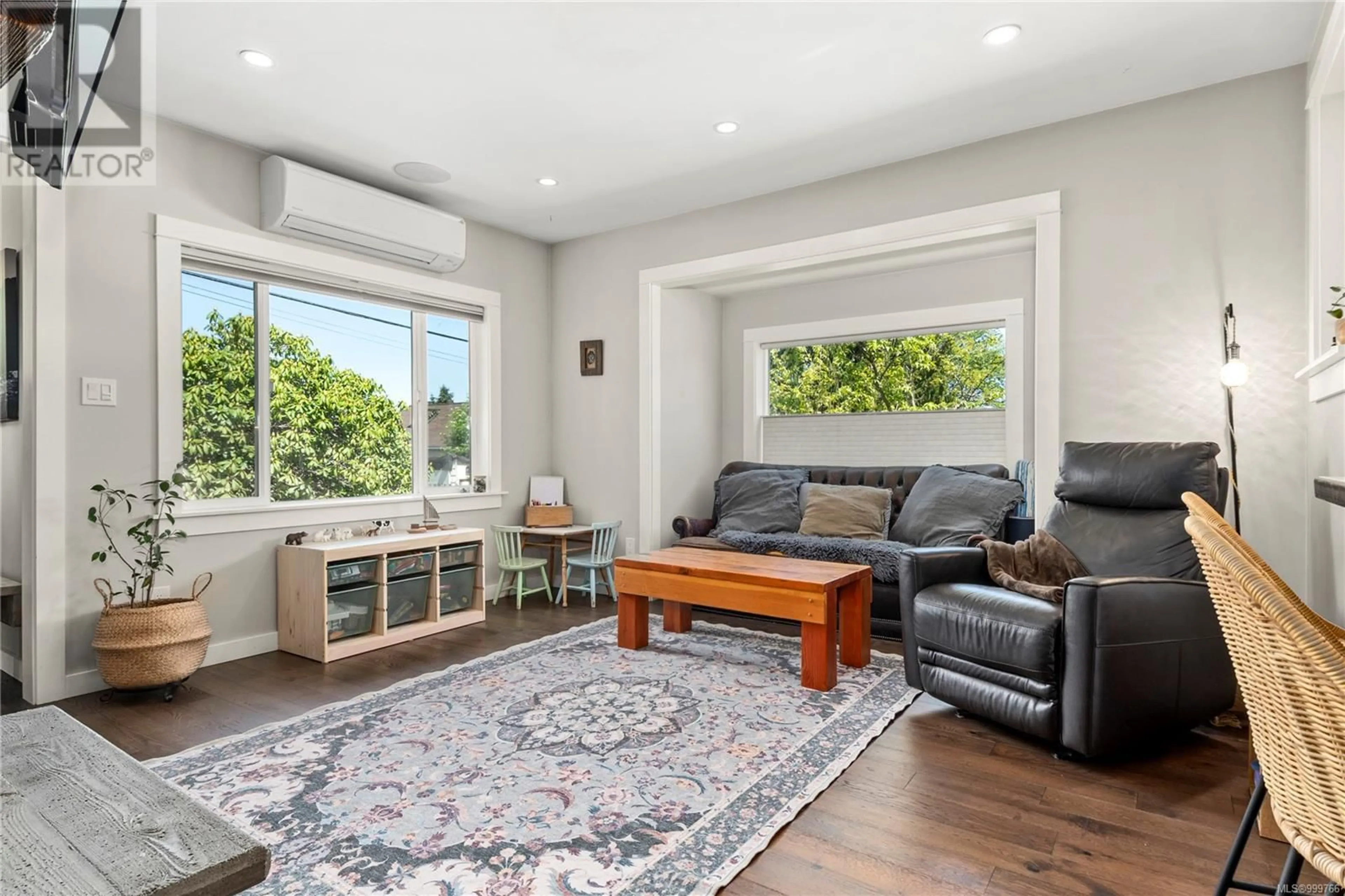 Living room with furniture, unknown for 2757 ALLEN AVENUE, Cumberland British Columbia V0R1S0
