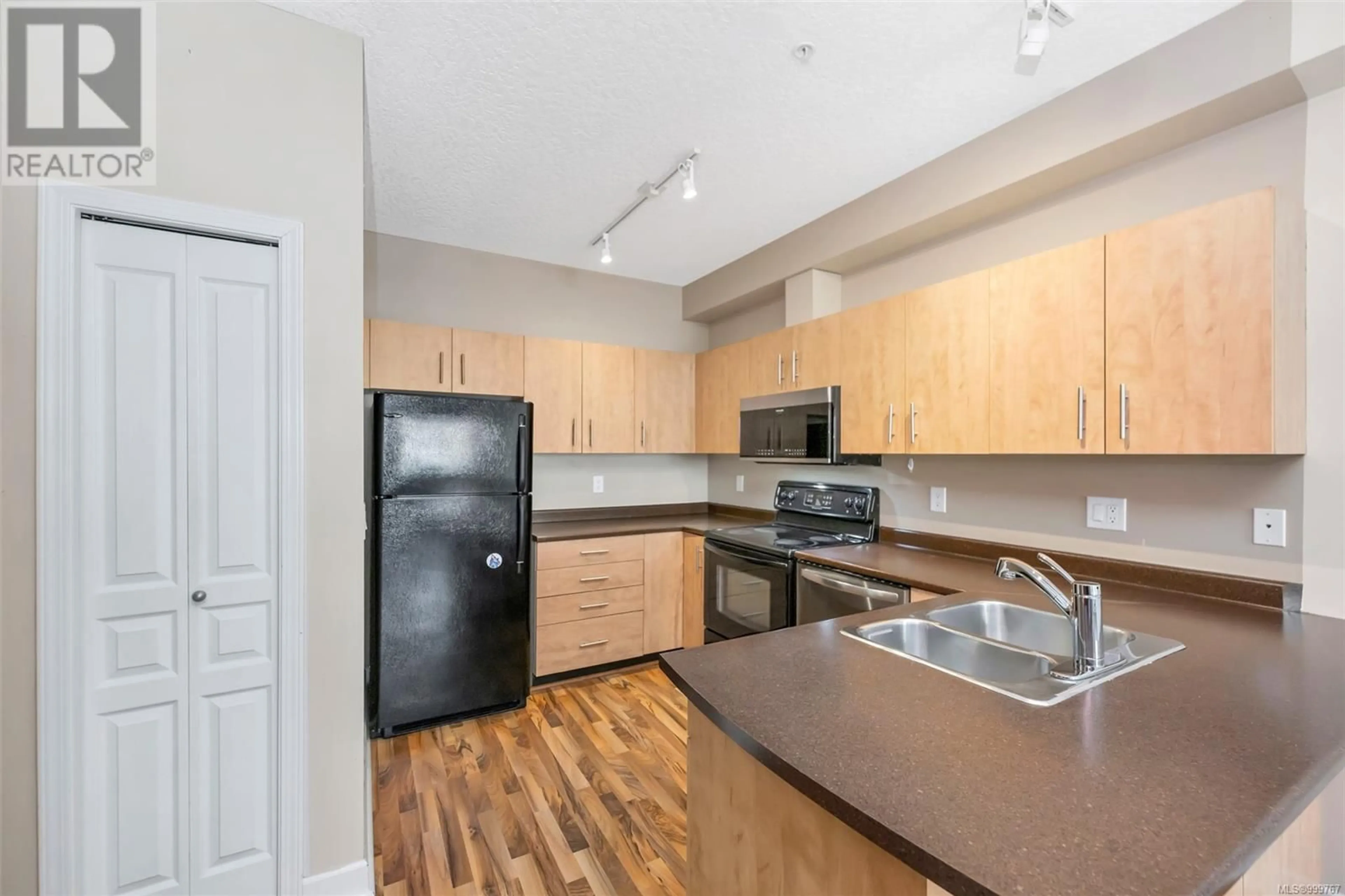 Standard kitchen, wood/laminate floor for 210 - 825 GOLDSTREAM AVENUE, Langford British Columbia V9B2X8