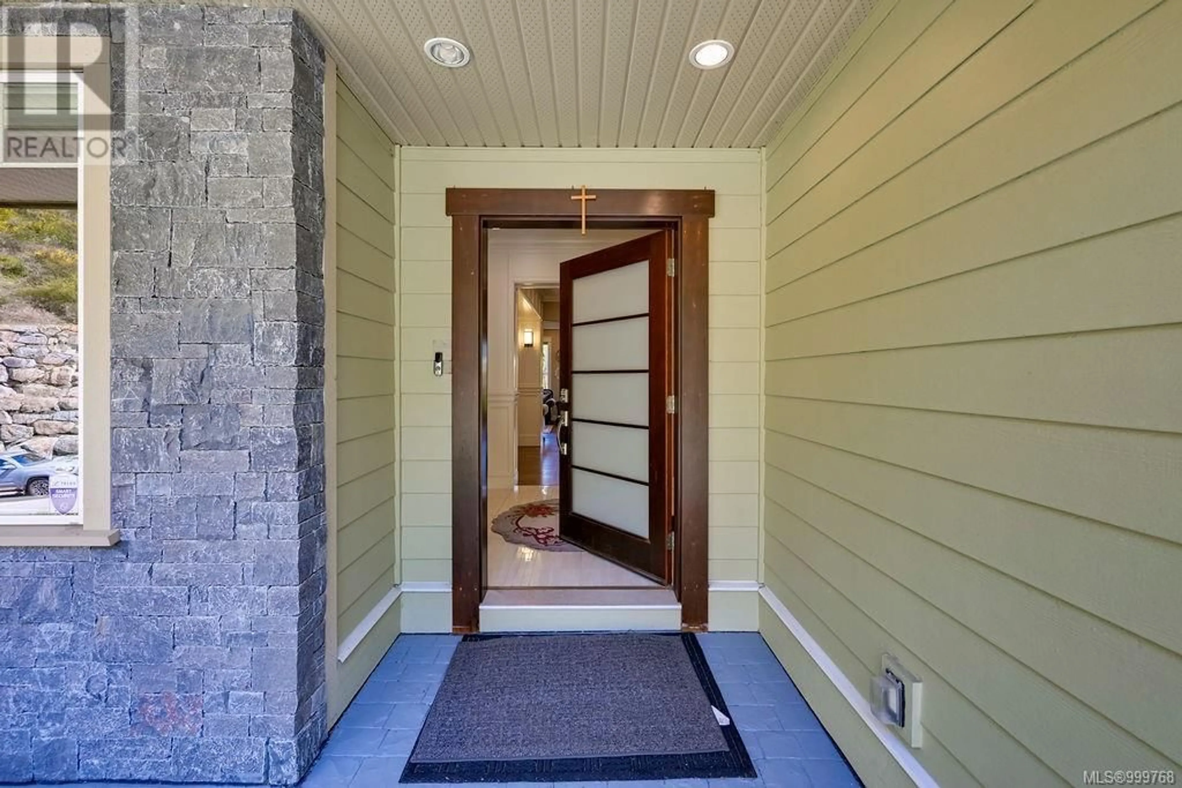 Indoor entryway for 2344 NICKLAUS DRIVE, Langford British Columbia V9B0L2