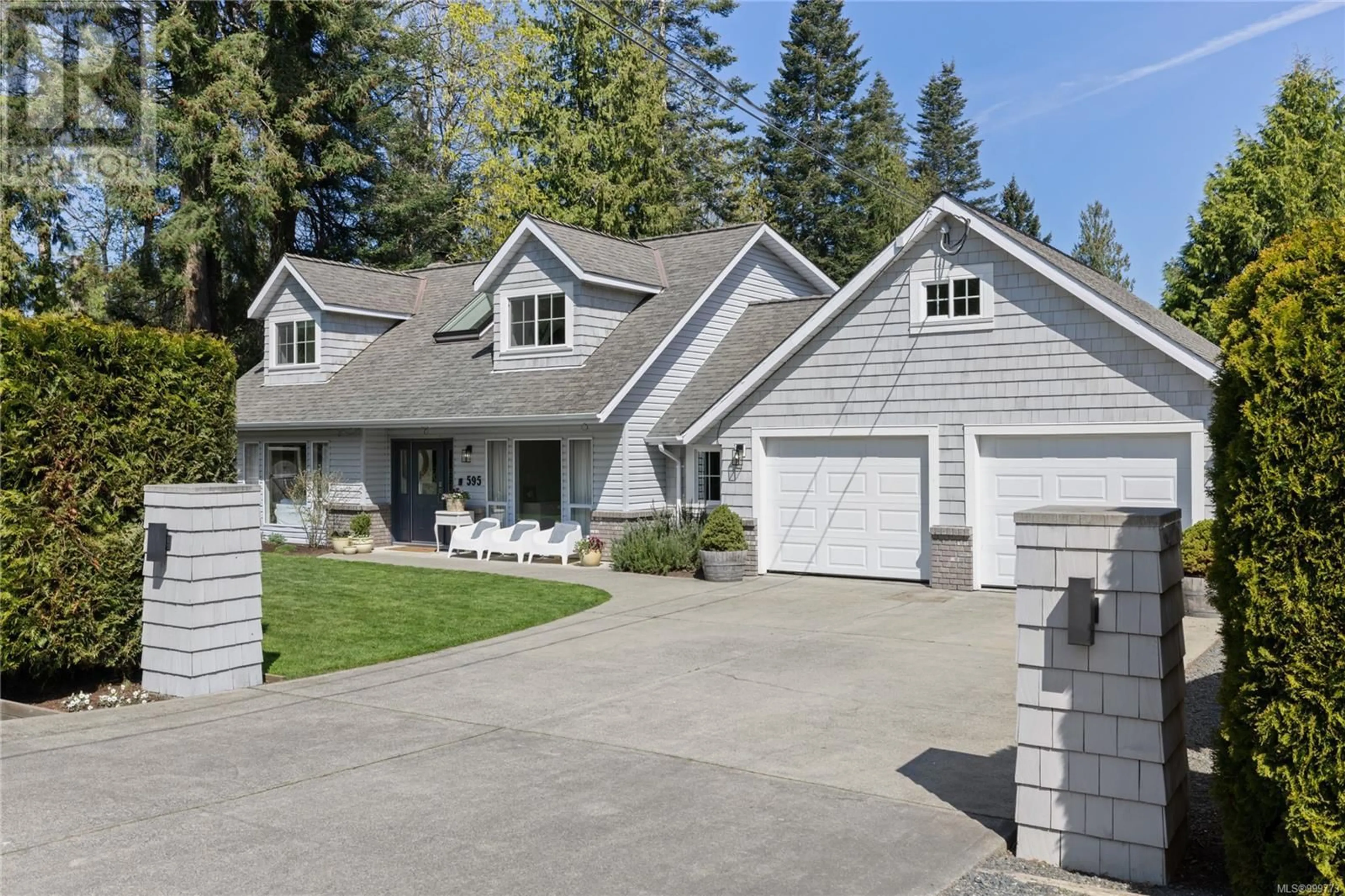 Home with vinyl exterior material, street for 595 EAGLECREST DRIVE, Qualicum Beach British Columbia V9K1E4