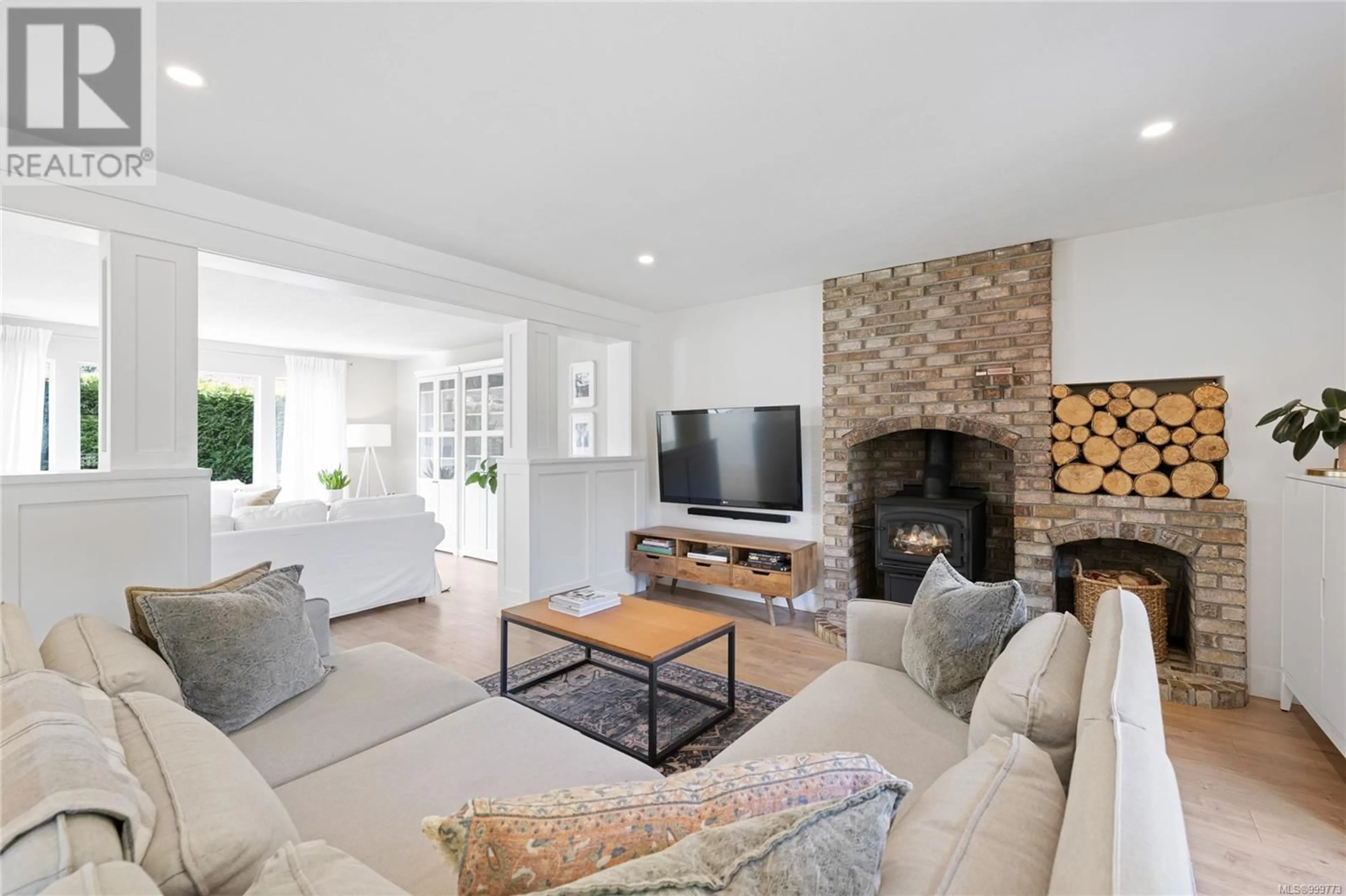 Living room with furniture, unknown for 595 EAGLECREST DRIVE, Qualicum Beach British Columbia V9K1E4
