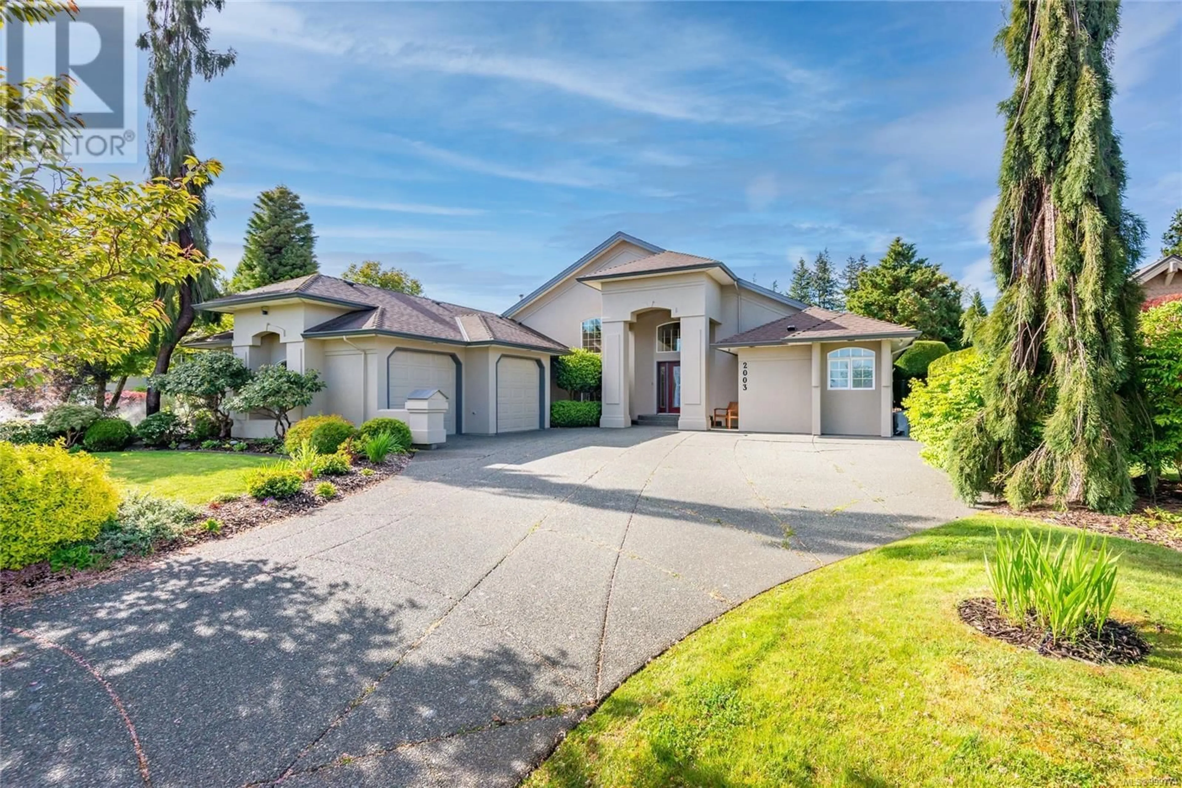 Home with vinyl exterior material, street for 2003 FAIRWAY DRIVE, Campbell River British Columbia V9H1R6