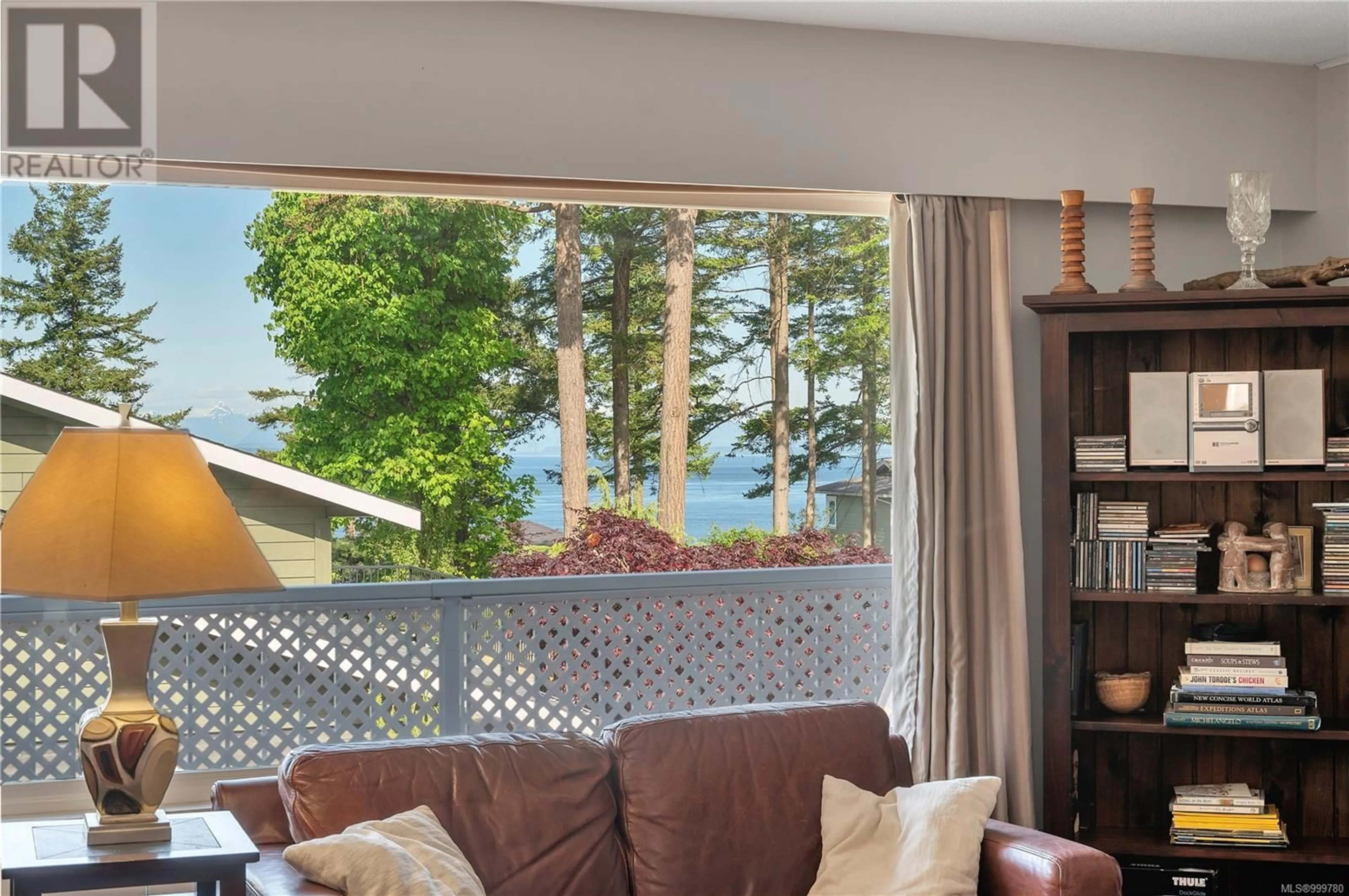 Living room with furniture, wood/laminate floor for 87 OCEAN VIEW ROAD, Campbell River British Columbia V9W1W9