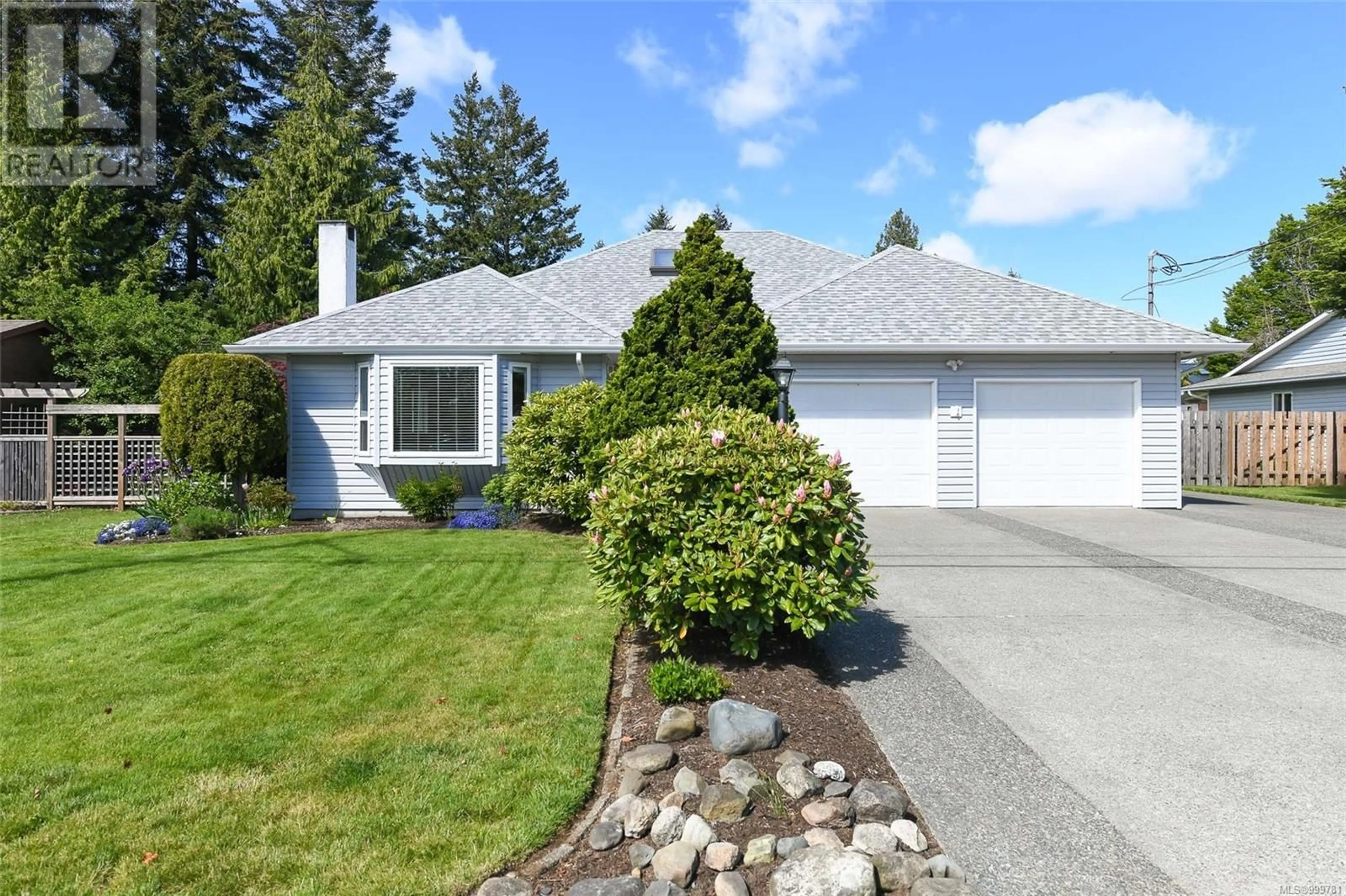 Home with vinyl exterior material, street for 587 TORRENCE ROAD, Comox British Columbia V9M3G8