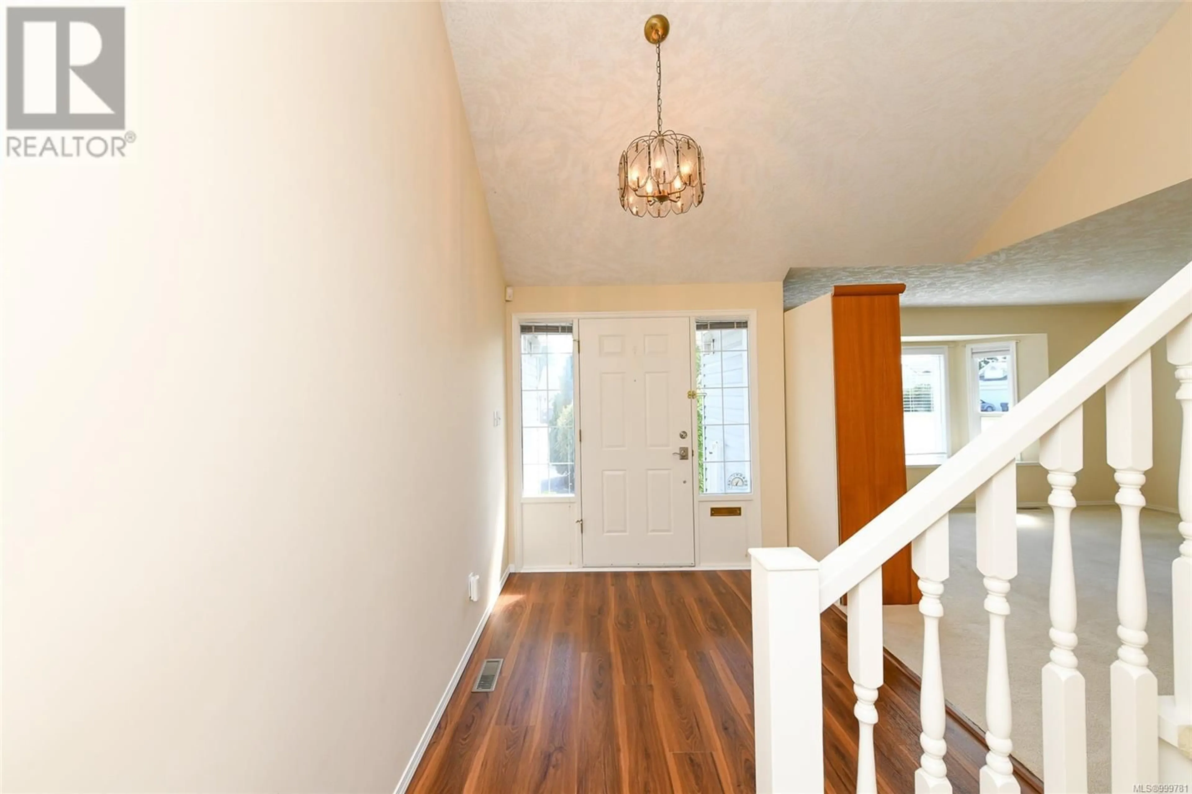 Indoor entryway for 587 TORRENCE ROAD, Comox British Columbia V9M3G8