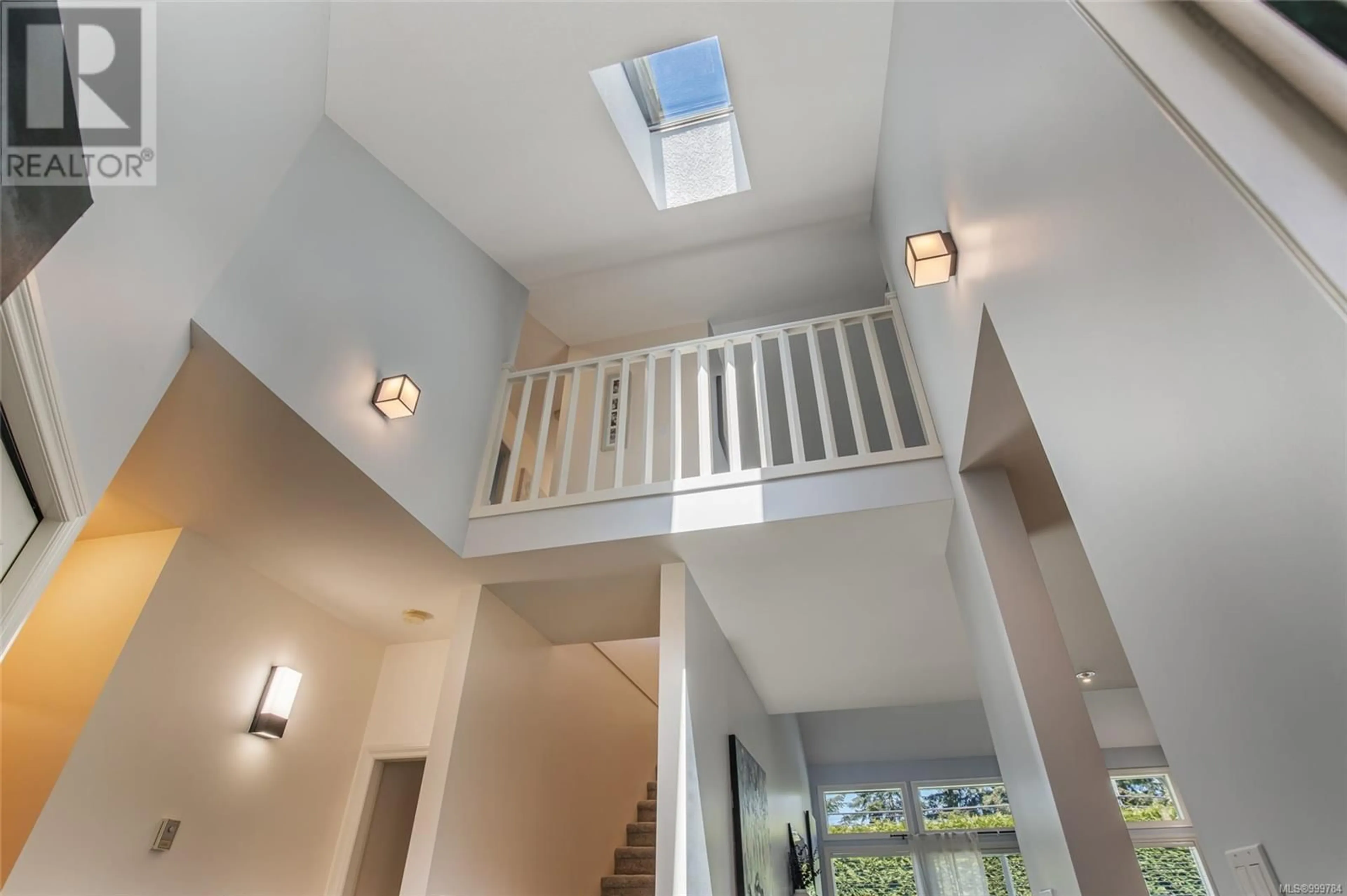Indoor foyer for 6138 AVERY LANE, Nanaimo British Columbia V9T6R5