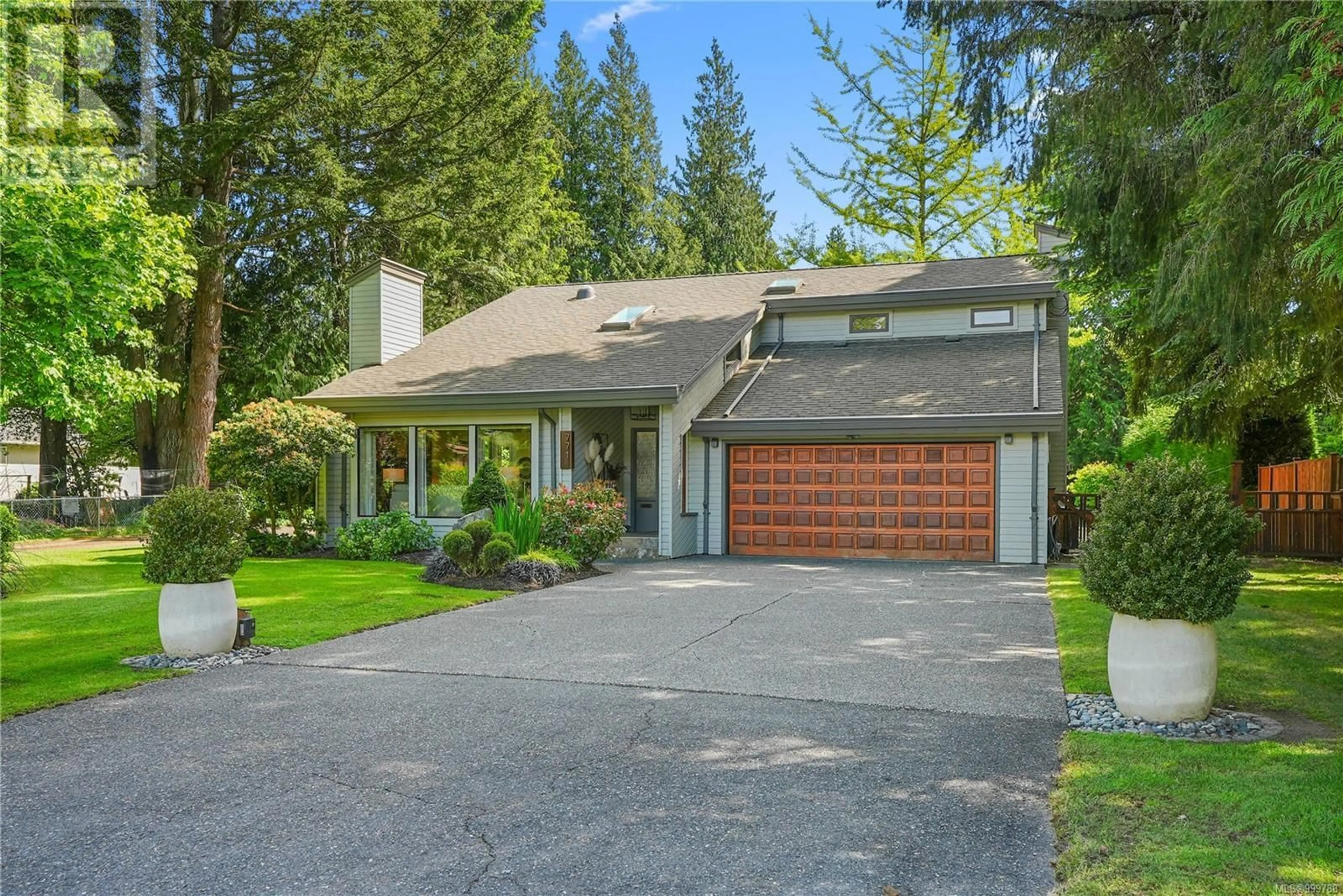 Unknown for 771 HELVETIA CRESCENT, Saanich British Columbia V8Y1M1