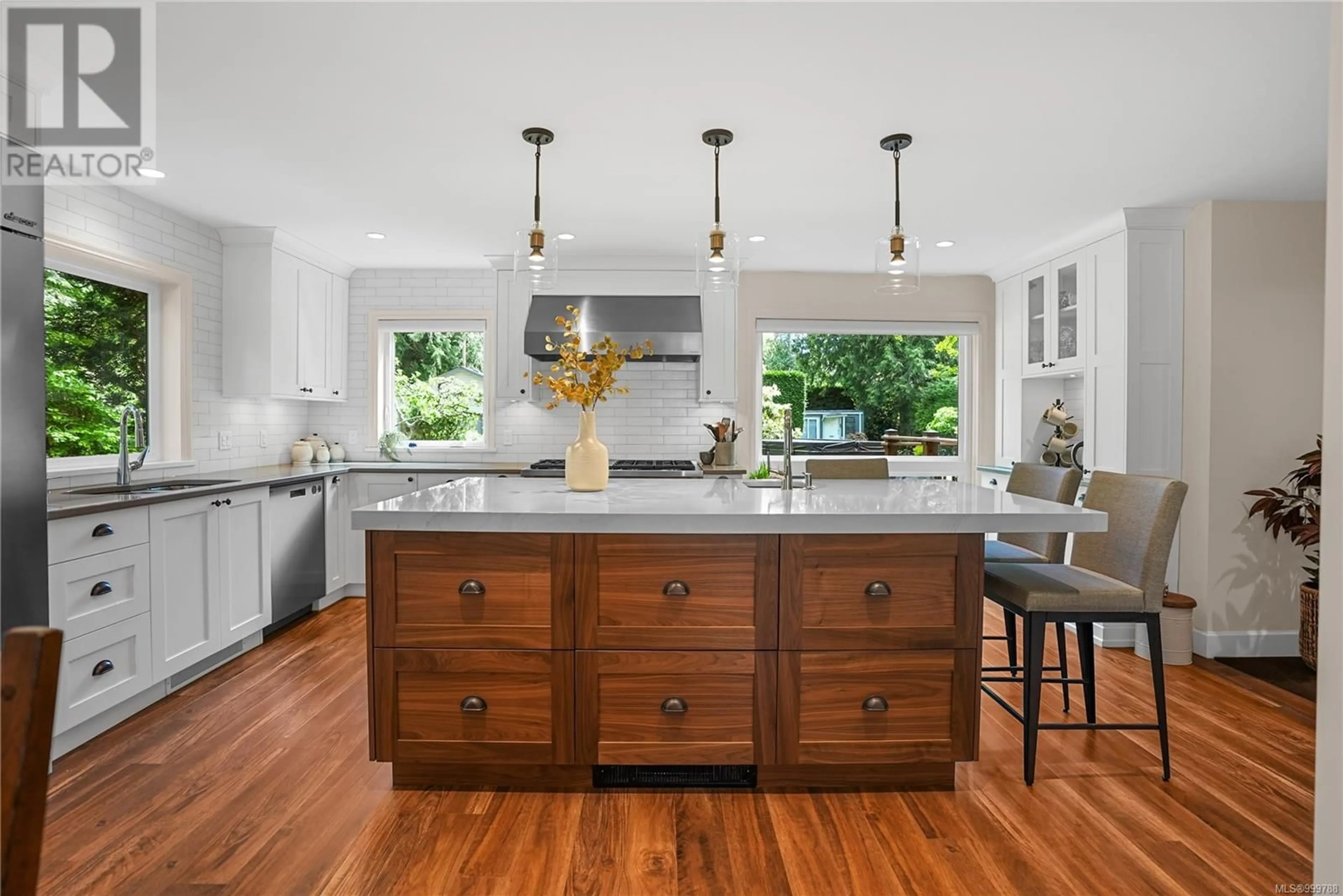 Open concept kitchen, unknown for 771 HELVETIA CRESCENT, Saanich British Columbia V8Y1M1