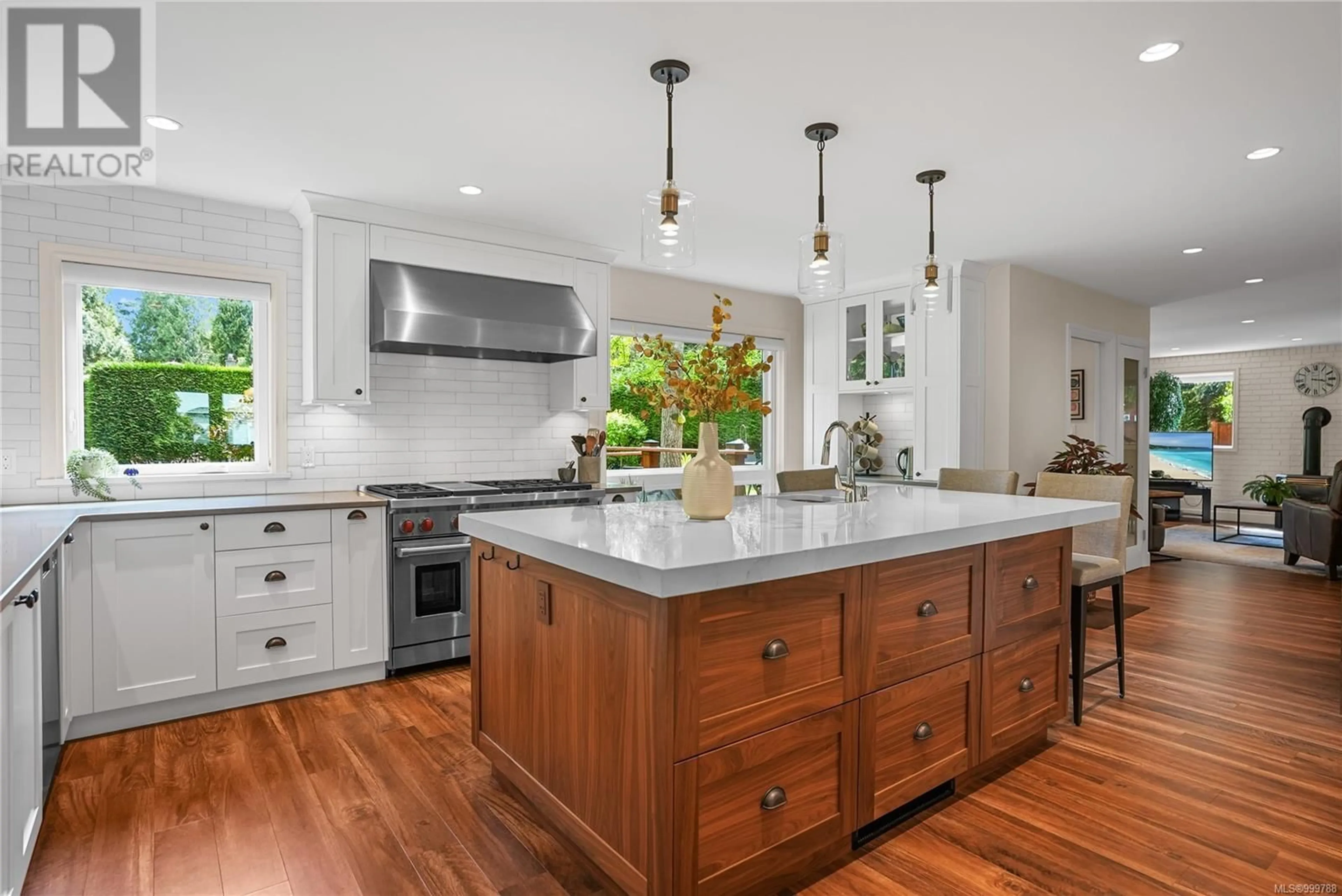 Open concept kitchen, unknown for 771 HELVETIA CRESCENT, Saanich British Columbia V8Y1M1