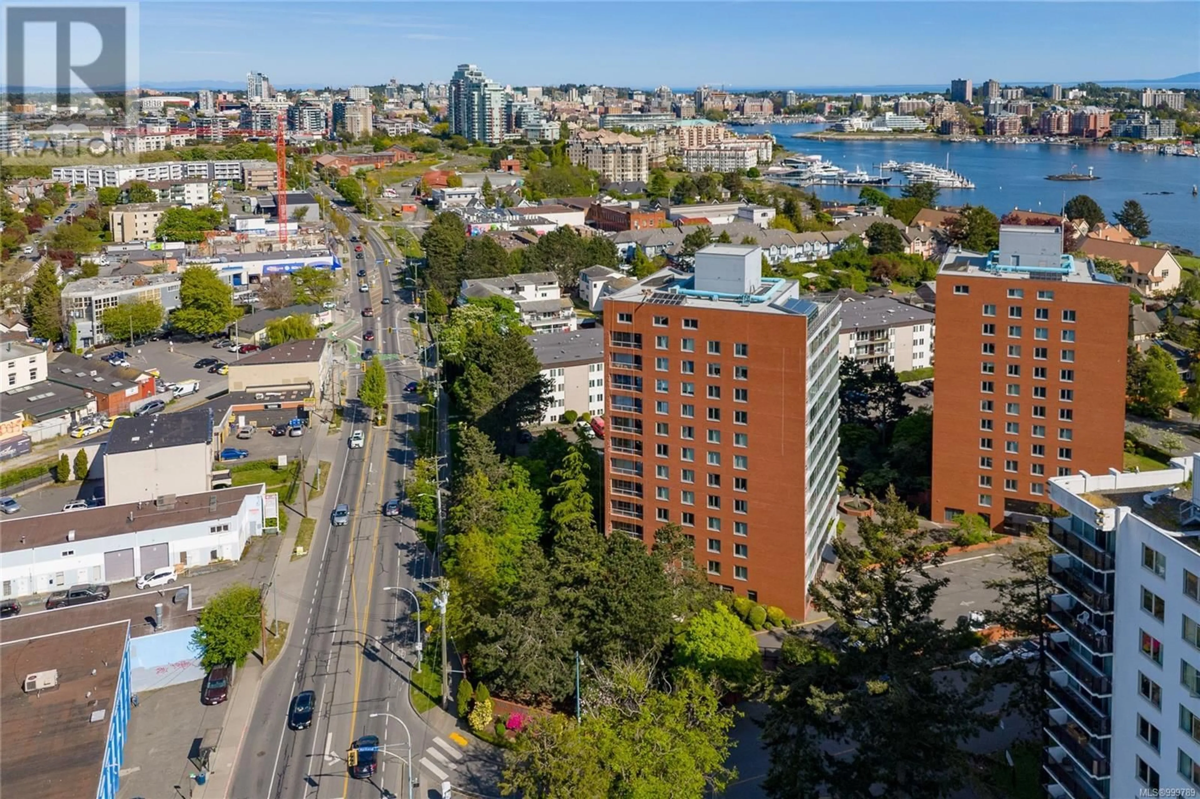 A pic from outside/outdoor area/front of a property/back of a property/a pic from drone, city buildings view from balcony for 401 - 327 MAITLAND STREET, Victoria British Columbia V9A7G7