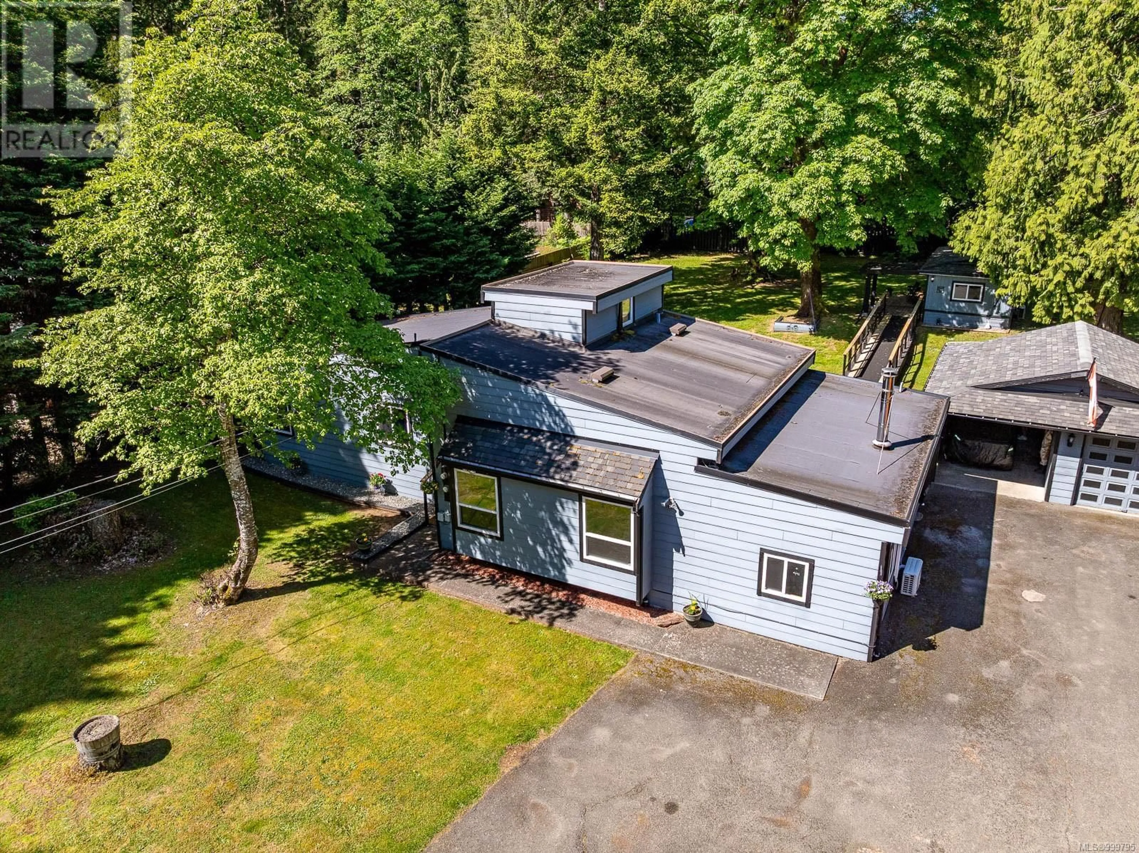 A pic from outside/outdoor area/front of a property/back of a property/a pic from drone, street for 1307 ANDERTON ROAD, Comox British Columbia V9M3Z2