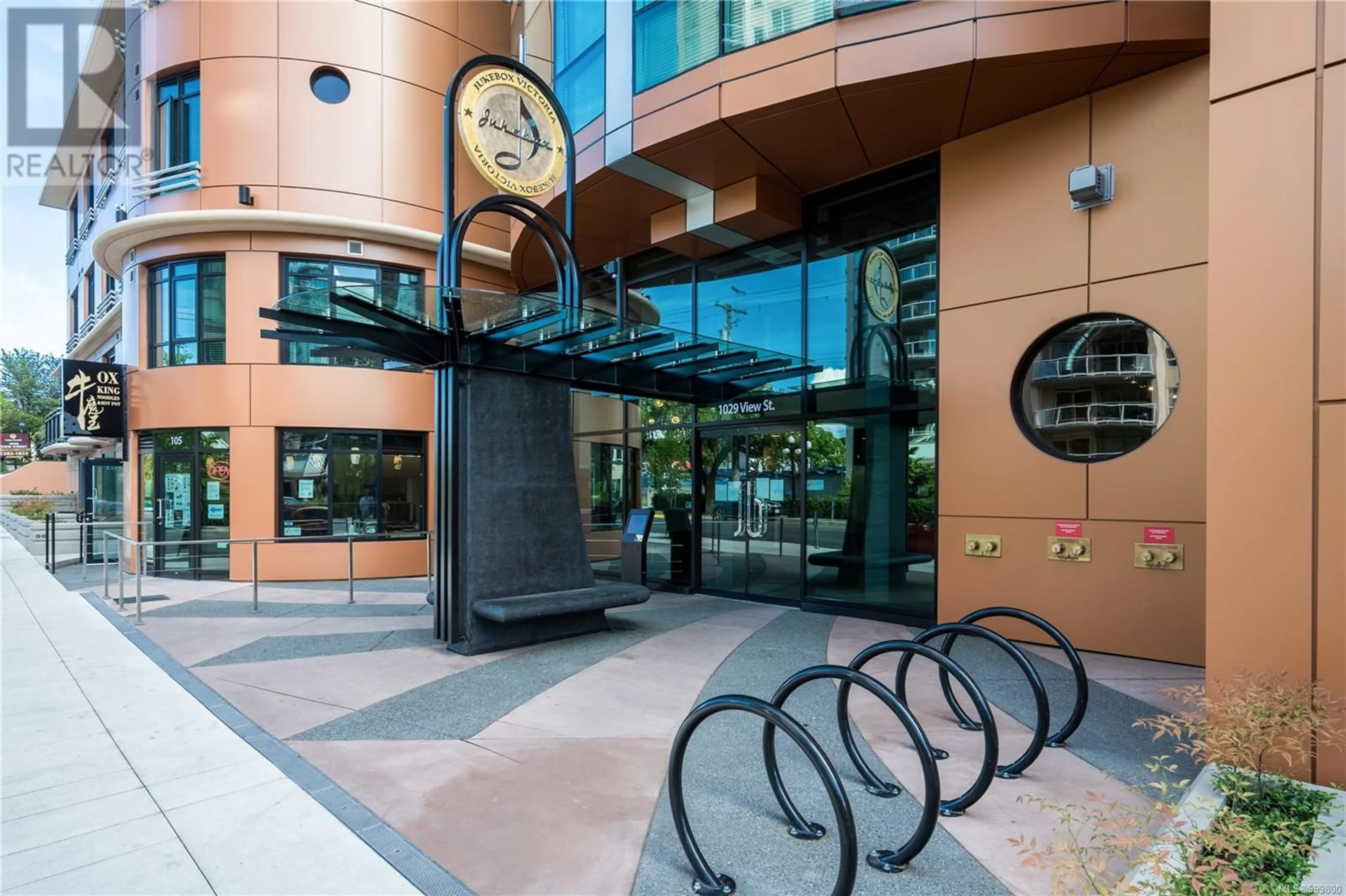 Indoor foyer for 804 - 1029 VIEW STREET, Victoria British Columbia V8V0C9