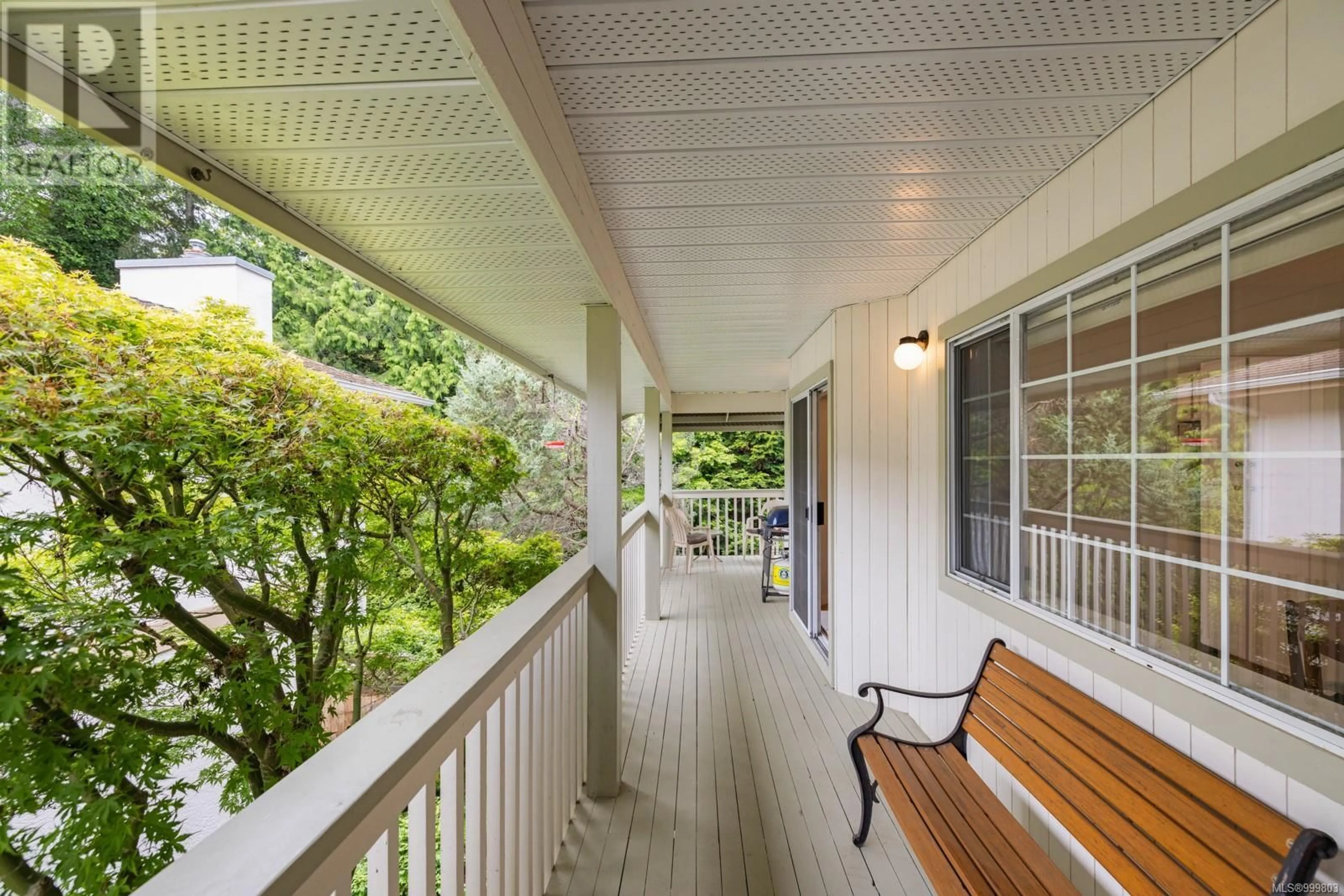 Patio, street for 4696 SCOTTSWOOD PLACE, Saanich British Columbia V8Y2Y1