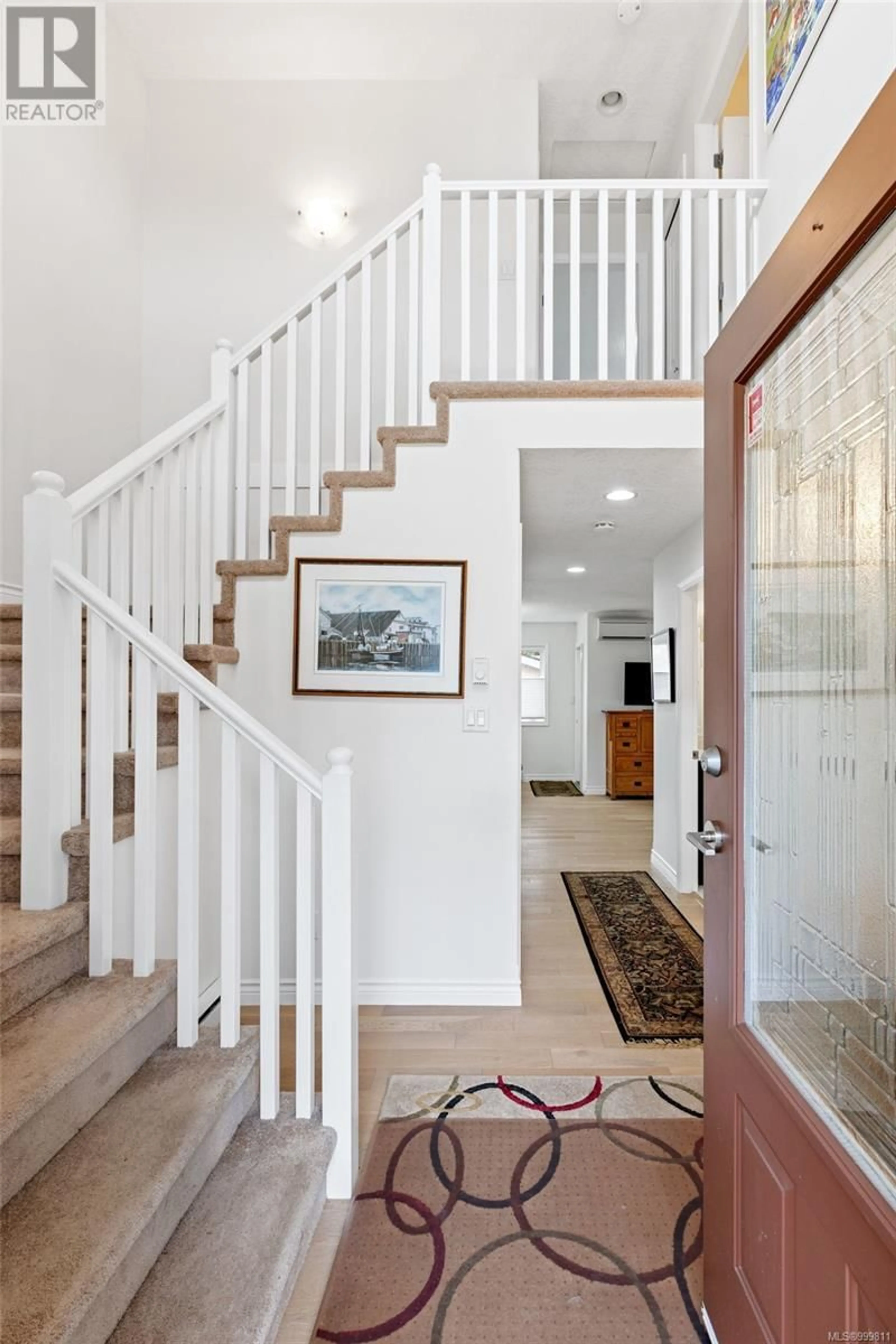 Indoor entryway for 2411 OAKVILLE AVENUE, Sidney British Columbia V8L1V8