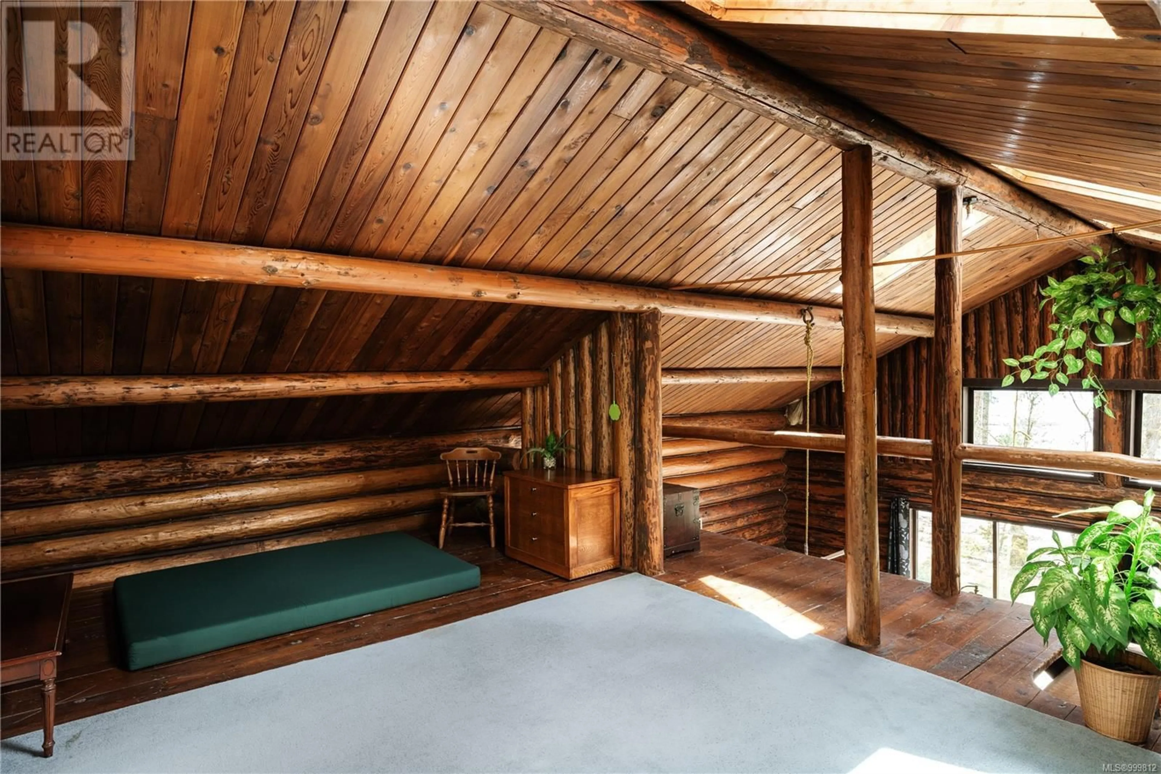 Indoor foyer for 11409 YOUBOU ROAD, Youbou British Columbia V0R3E1