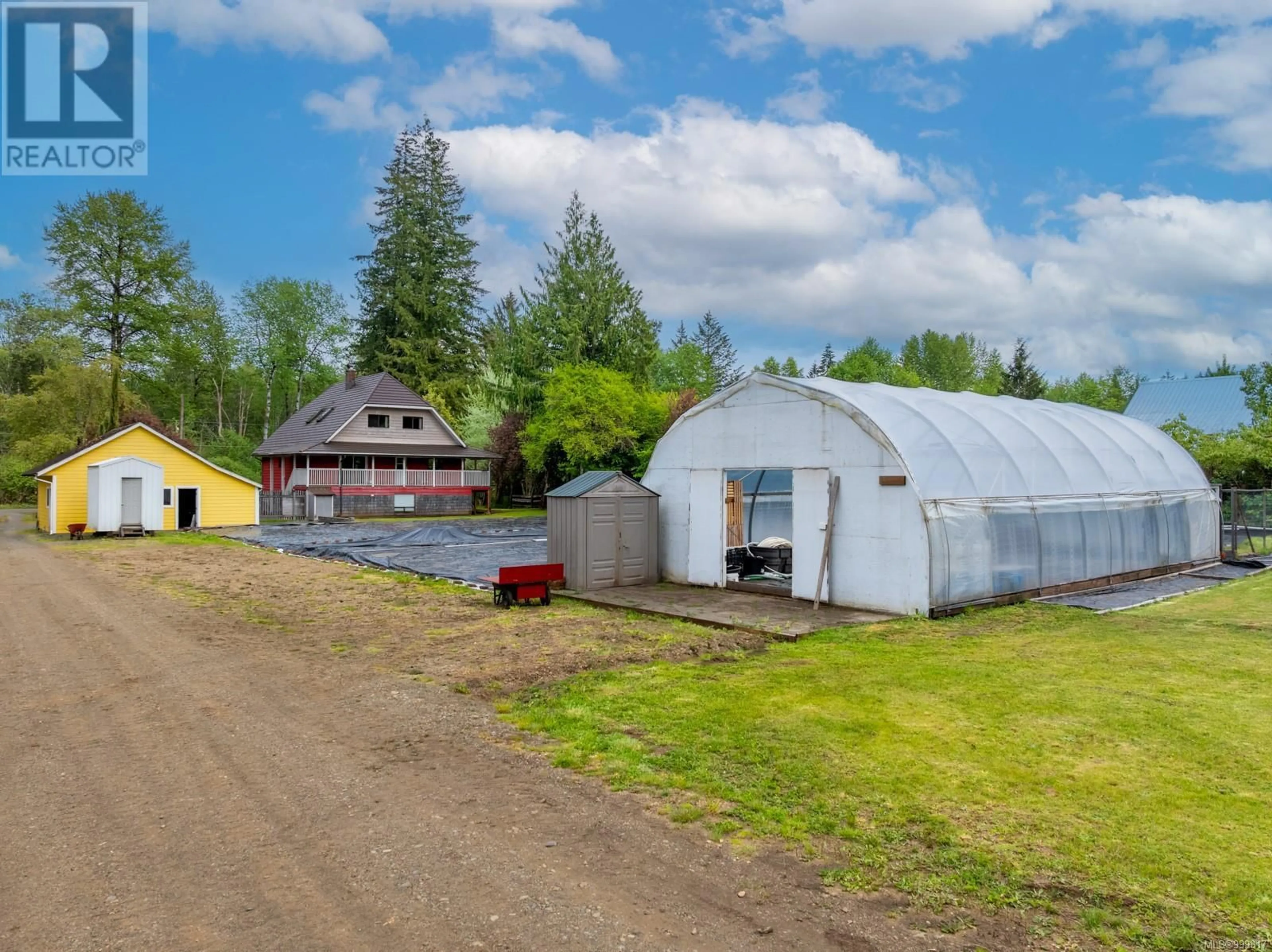 A pic from outside/outdoor area/front of a property/back of a property/a pic from drone, unknown for 6499 FITZGERALD ROAD, Merville British Columbia V9J1M7