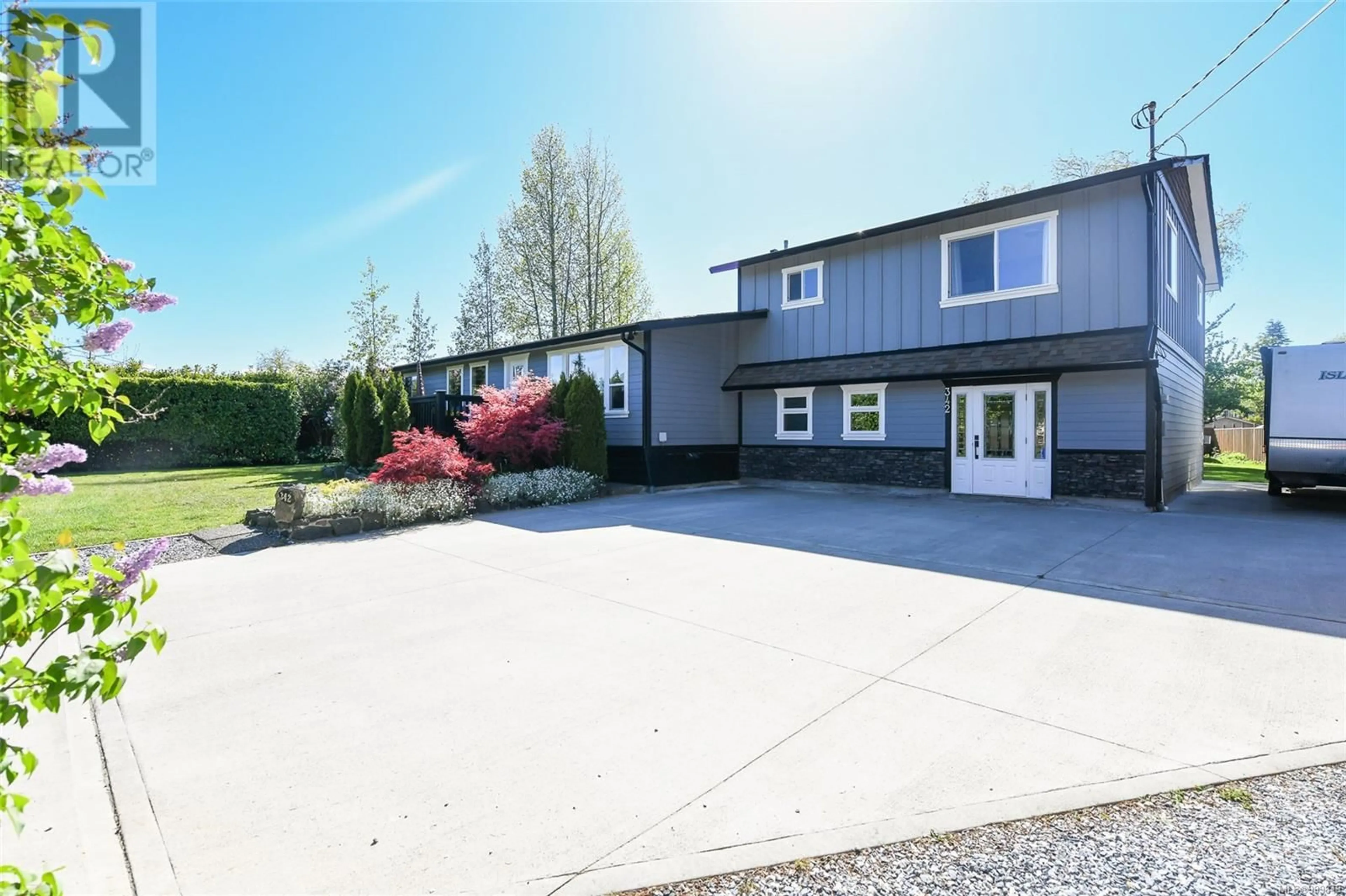A pic from outside/outdoor area/front of a property/back of a property/a pic from drone, unknown for 342 ANNE ROAD, Campbell River British Columbia V9W5L4