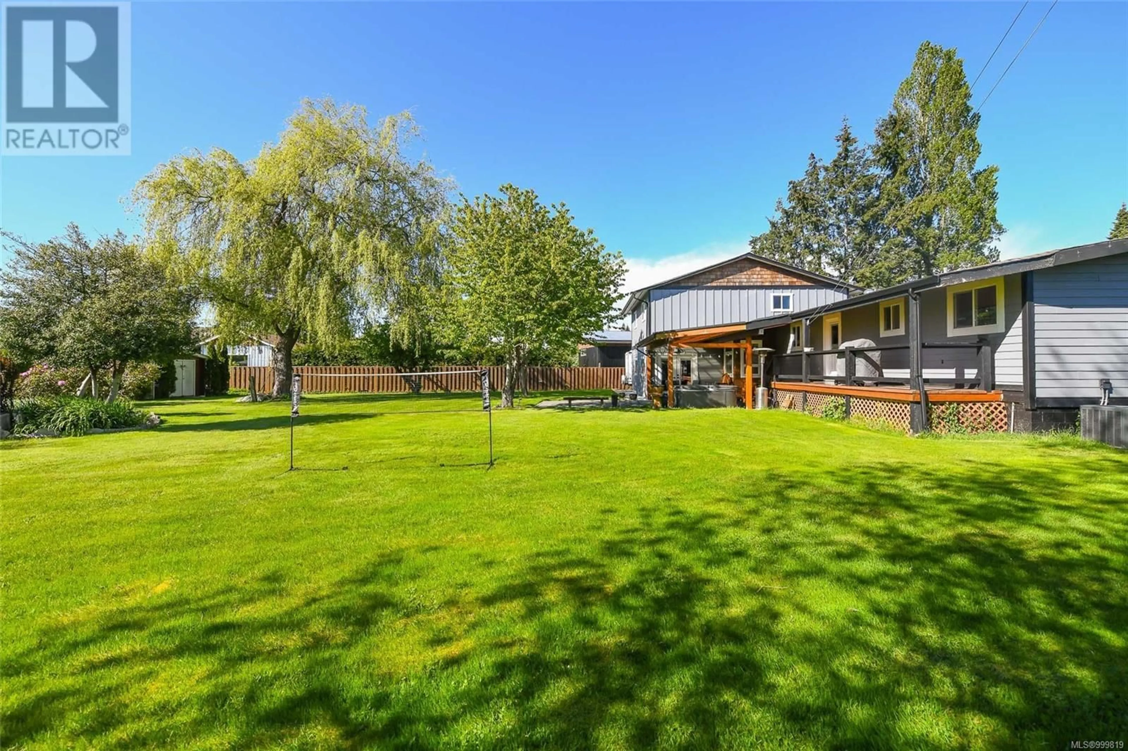 A pic from outside/outdoor area/front of a property/back of a property/a pic from drone, unknown for 342 ANNE ROAD, Campbell River British Columbia V9W5L4