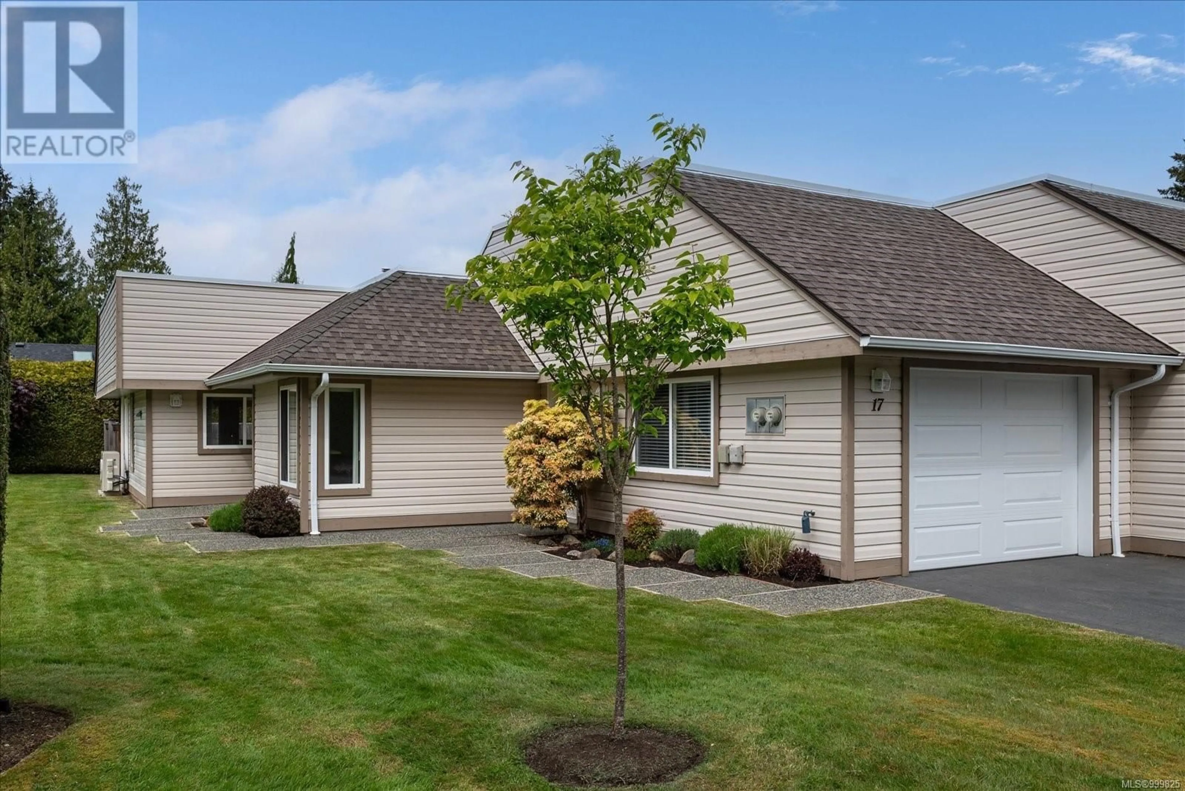 Home with vinyl exterior material, street for 17 - 460 SCHLEY PLACE, Qualicum Beach British Columbia V9K2M4