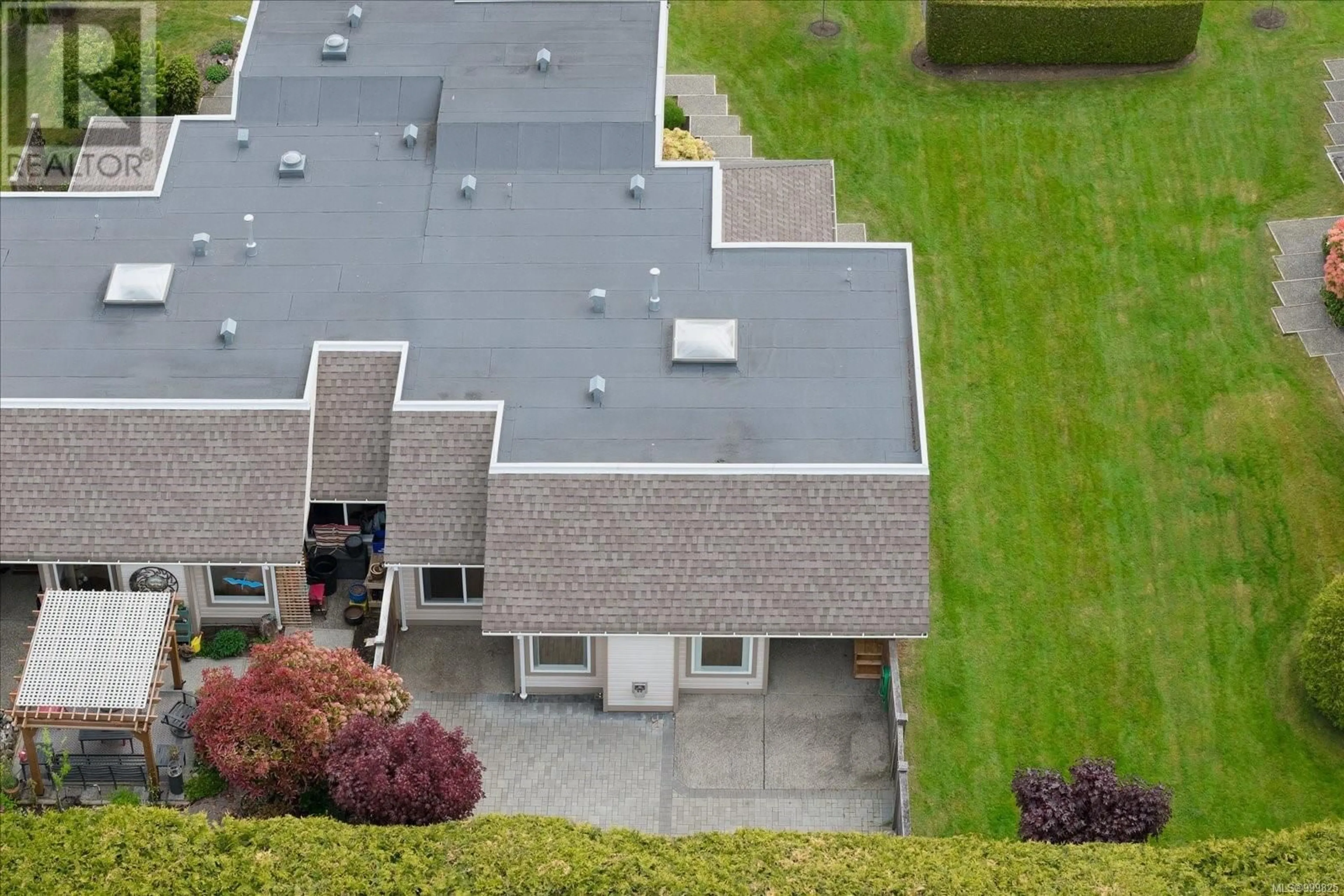 A pic from outside/outdoor area/front of a property/back of a property/a pic from drone, unknown for 17 - 460 SCHLEY PLACE, Qualicum Beach British Columbia V9K2M4
