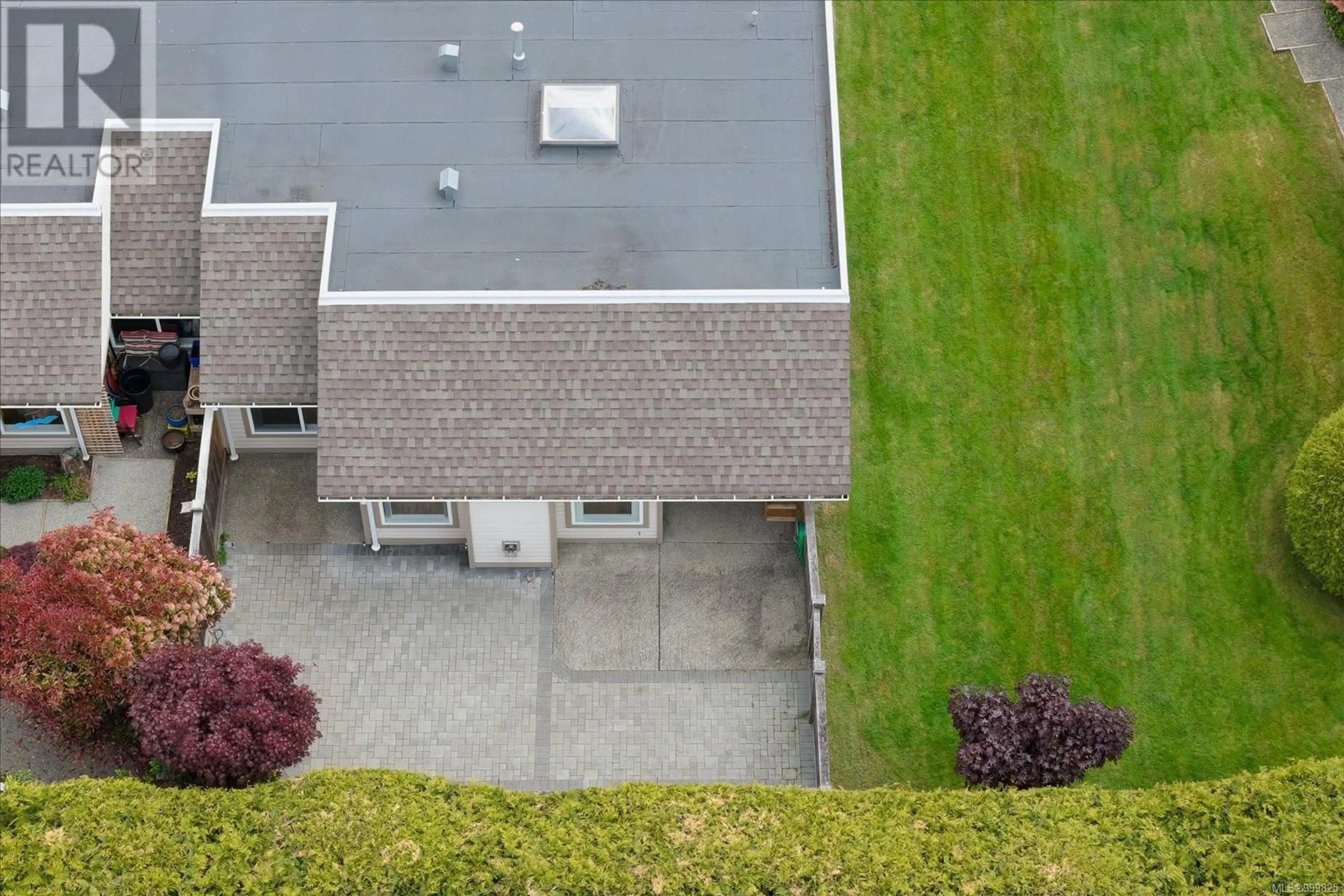 A pic from outside/outdoor area/front of a property/back of a property/a pic from drone, city buildings view from balcony for 17 - 460 SCHLEY PLACE, Qualicum Beach British Columbia V9K2M4