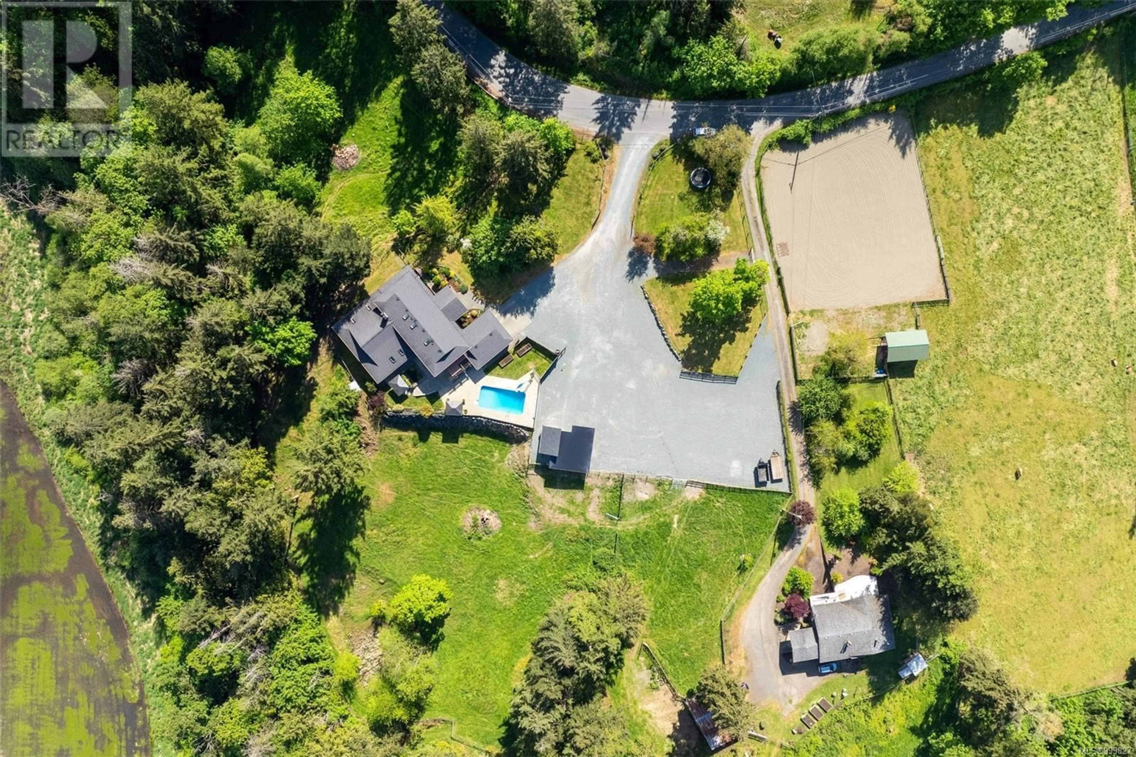 A pic from outside/outdoor area/front of a property/back of a property/a pic from drone, unknown for 7136/7138 RICHARDS TRAIL, Duncan British Columbia V9L5W4