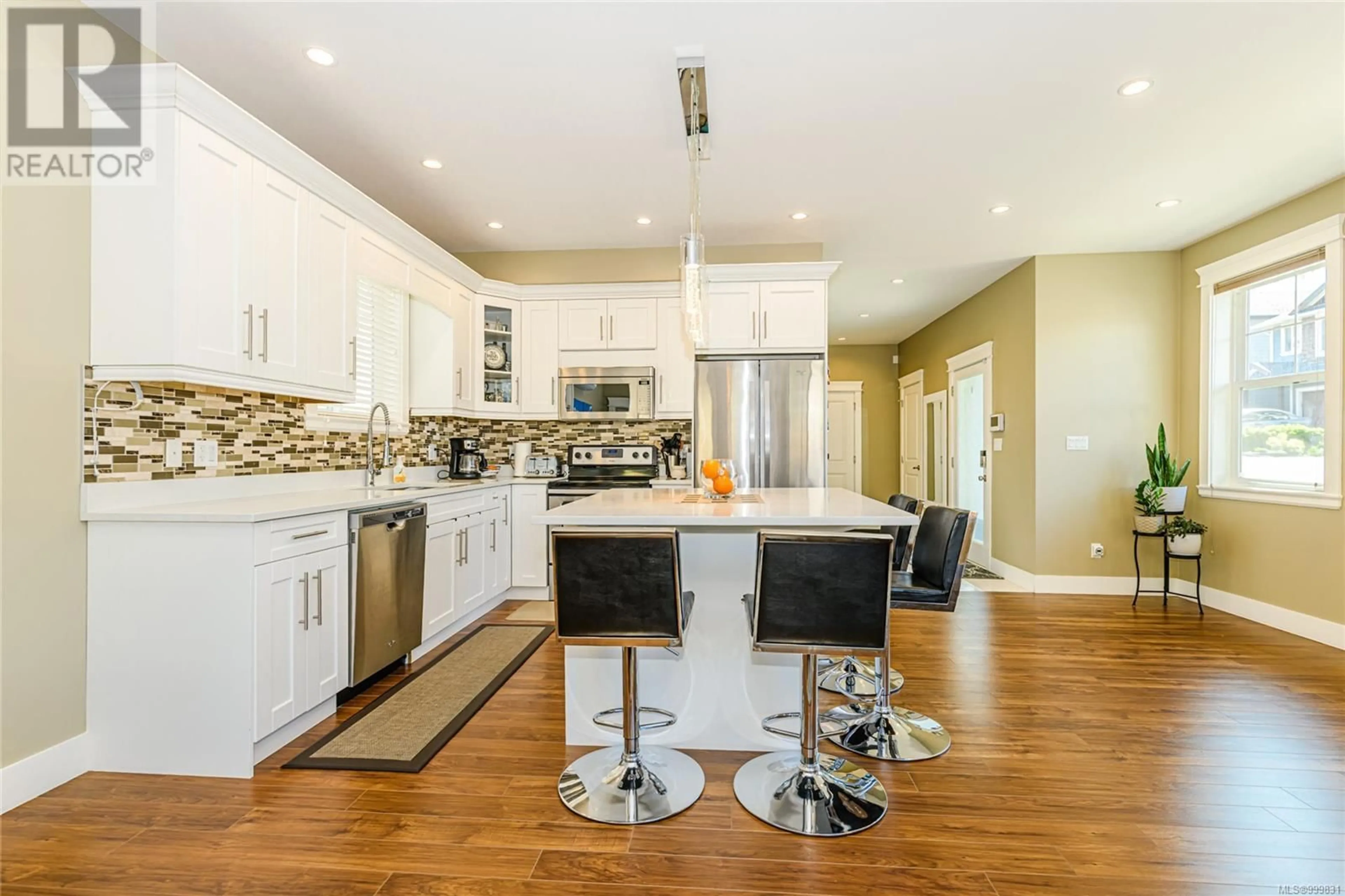 Open concept kitchen, unknown for 927 TAYBERRY TERRACE, Langford British Columbia V9C0J4