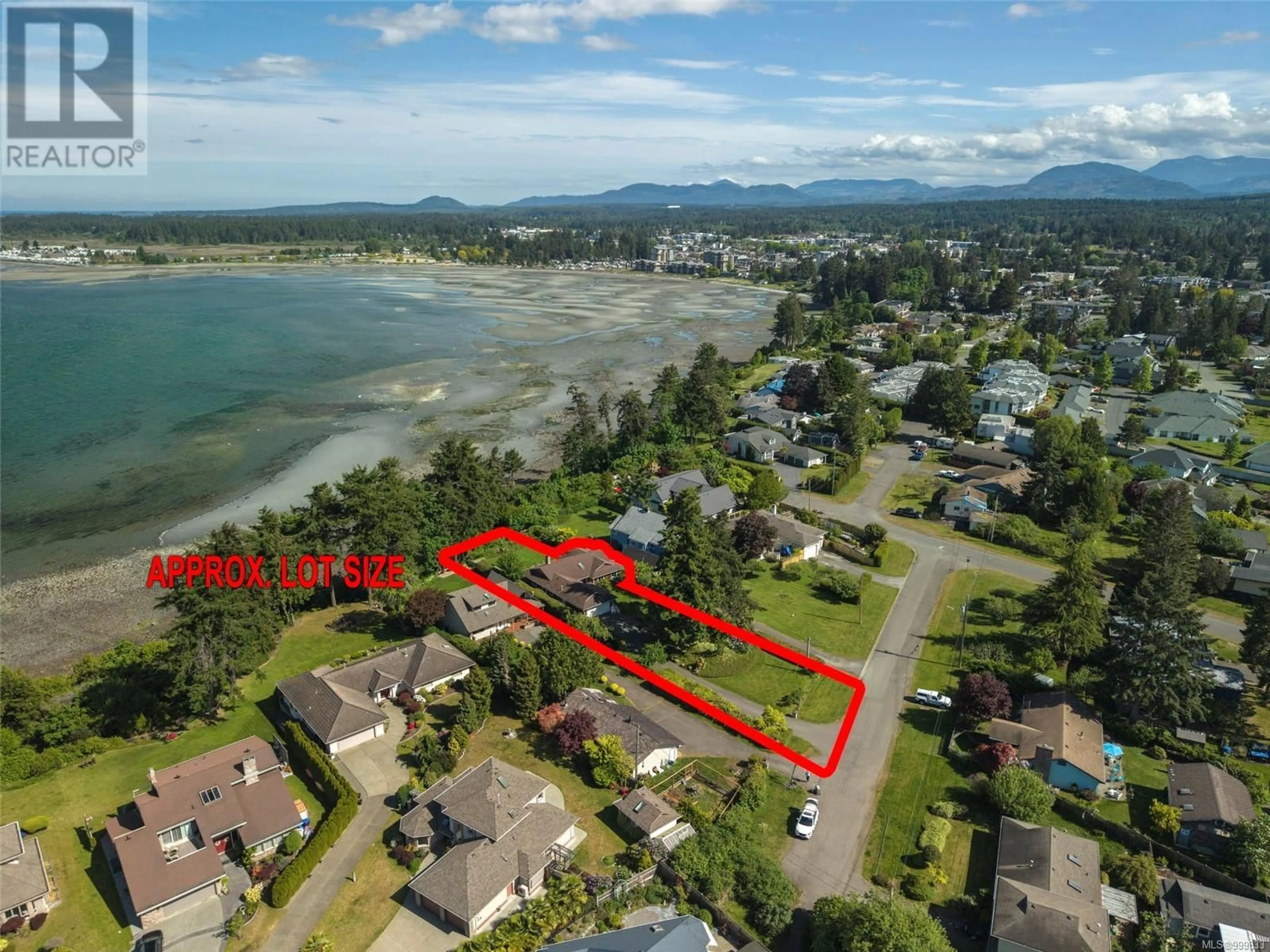 A pic from outside/outdoor area/front of a property/back of a property/a pic from drone, water/lake/river/ocean view for 428 DOGWOOD STREET NORTH, Parksville British Columbia V9P1C6