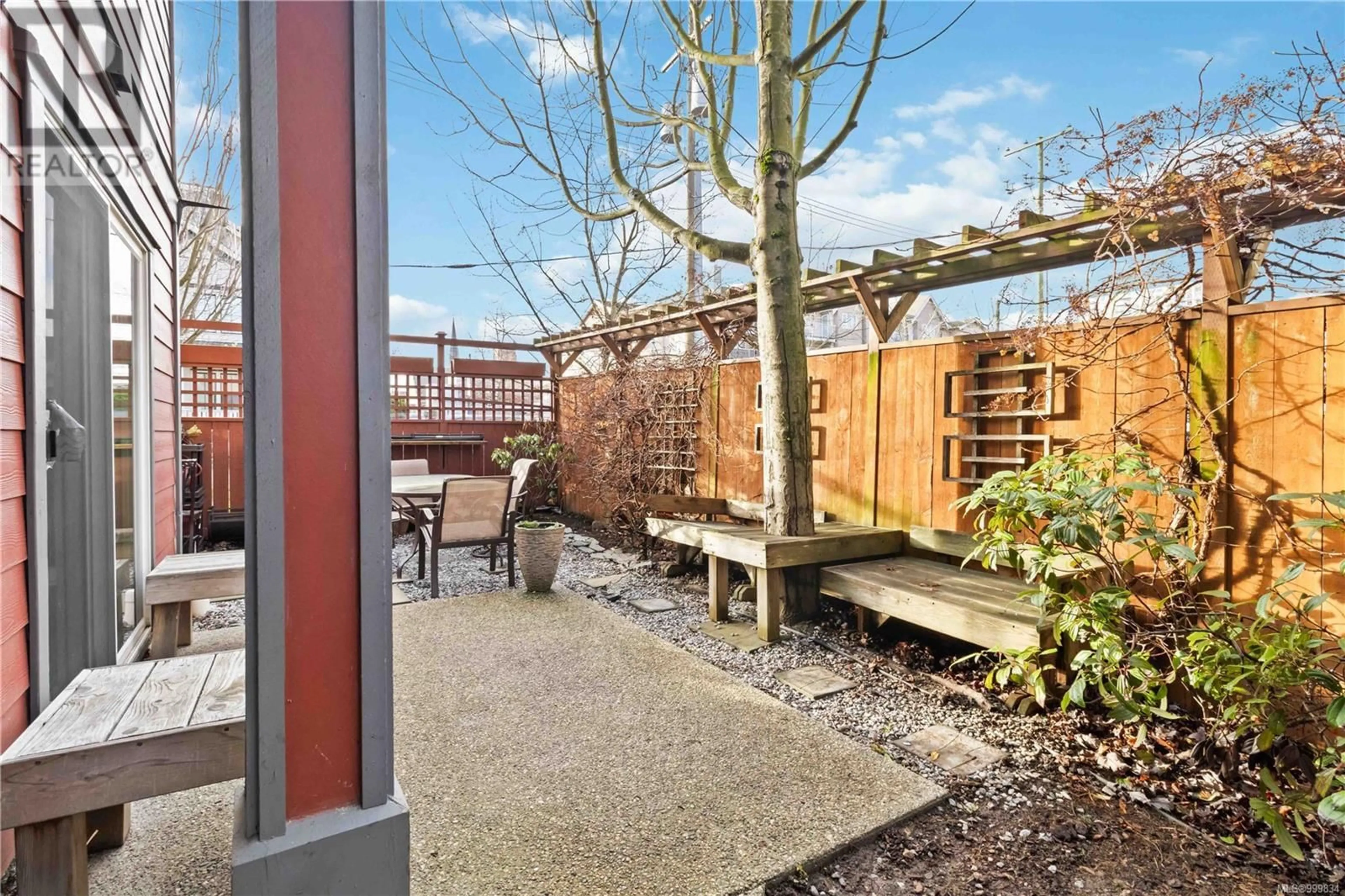 Patio, street for 1 - 920 CALEDONIA AVENUE, Victoria British Columbia V8T1E8