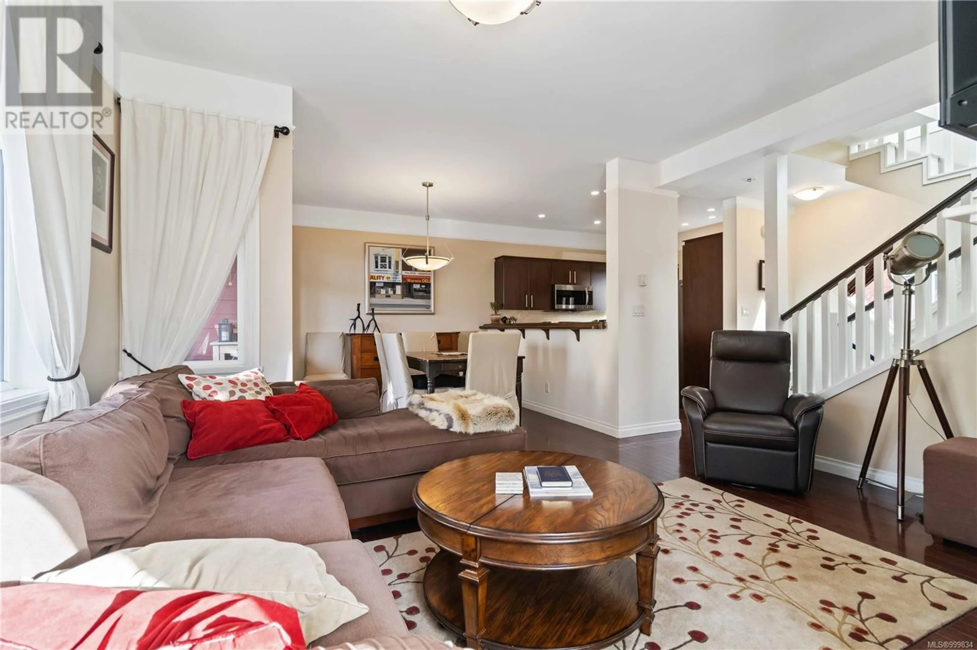 Living room with furniture, unknown for 1 - 920 CALEDONIA AVENUE, Victoria British Columbia V8T1E8