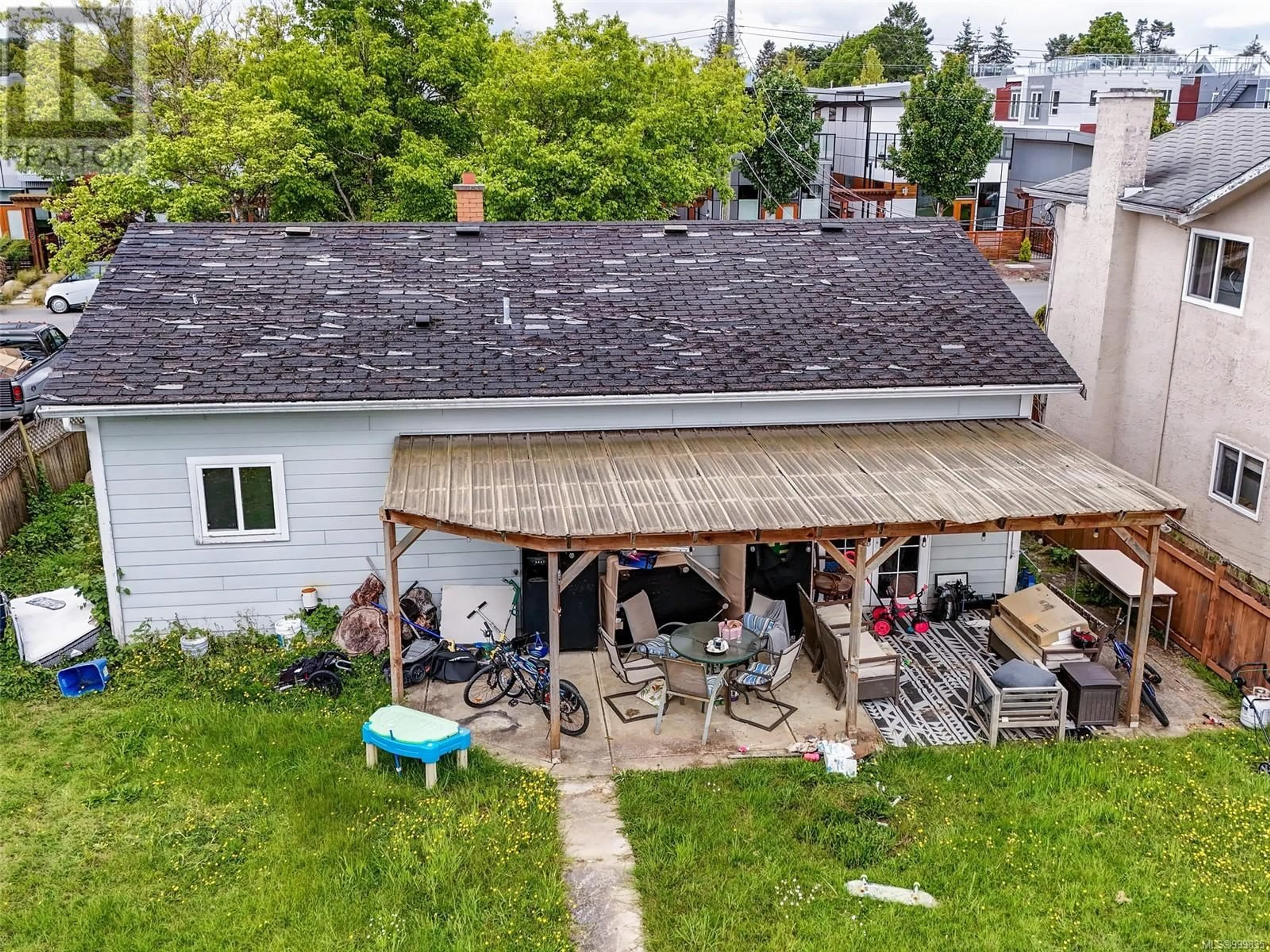 A pic from outside/outdoor area/front of a property/back of a property/a pic from drone, street for 9617 FOURTH STREET, Sidney British Columbia V8L2Y5