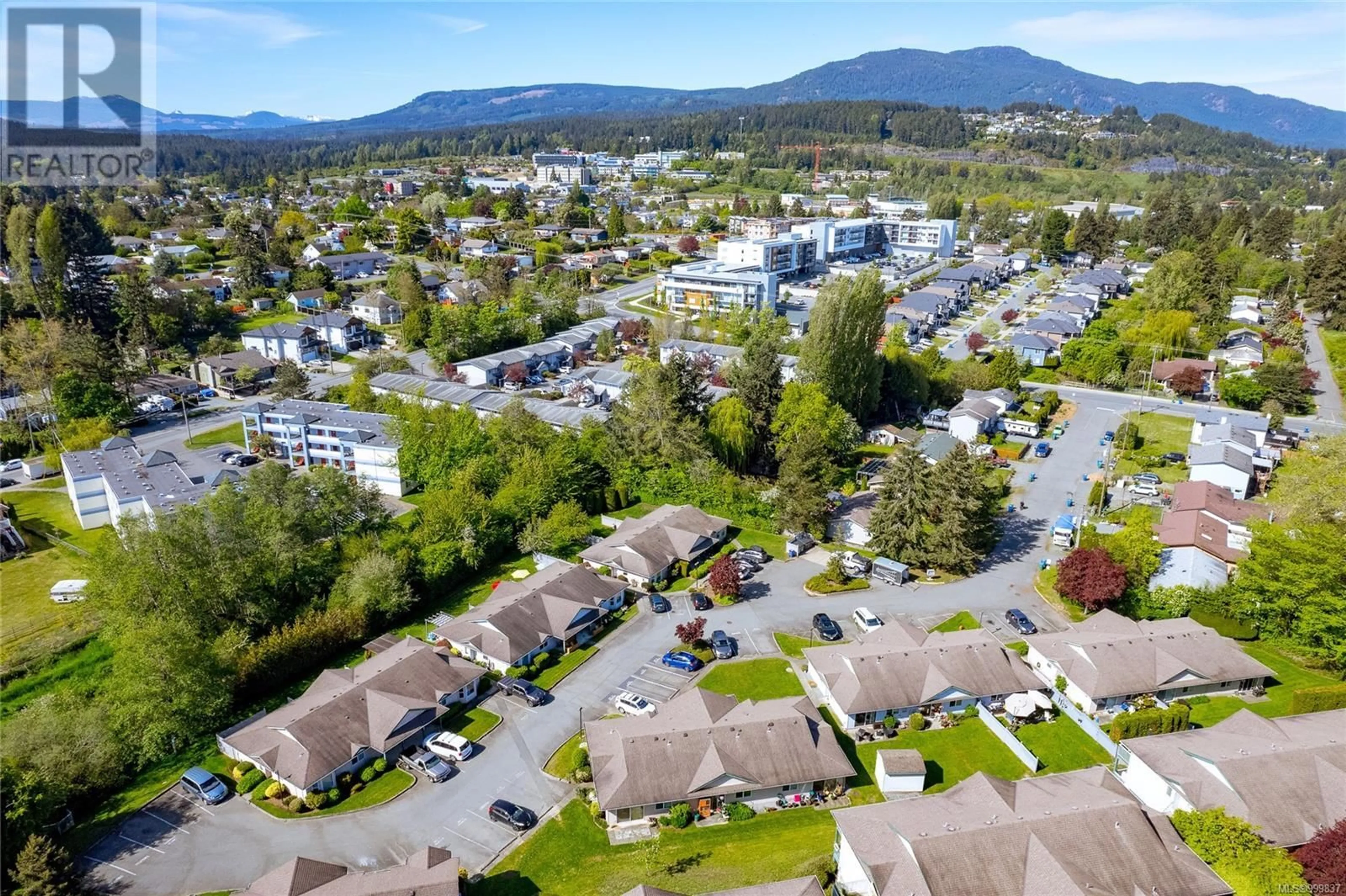 A pic from outside/outdoor area/front of a property/back of a property/a pic from drone, mountain view for 1 - 441 GAIL PLACE, Nanaimo British Columbia V9R5W4