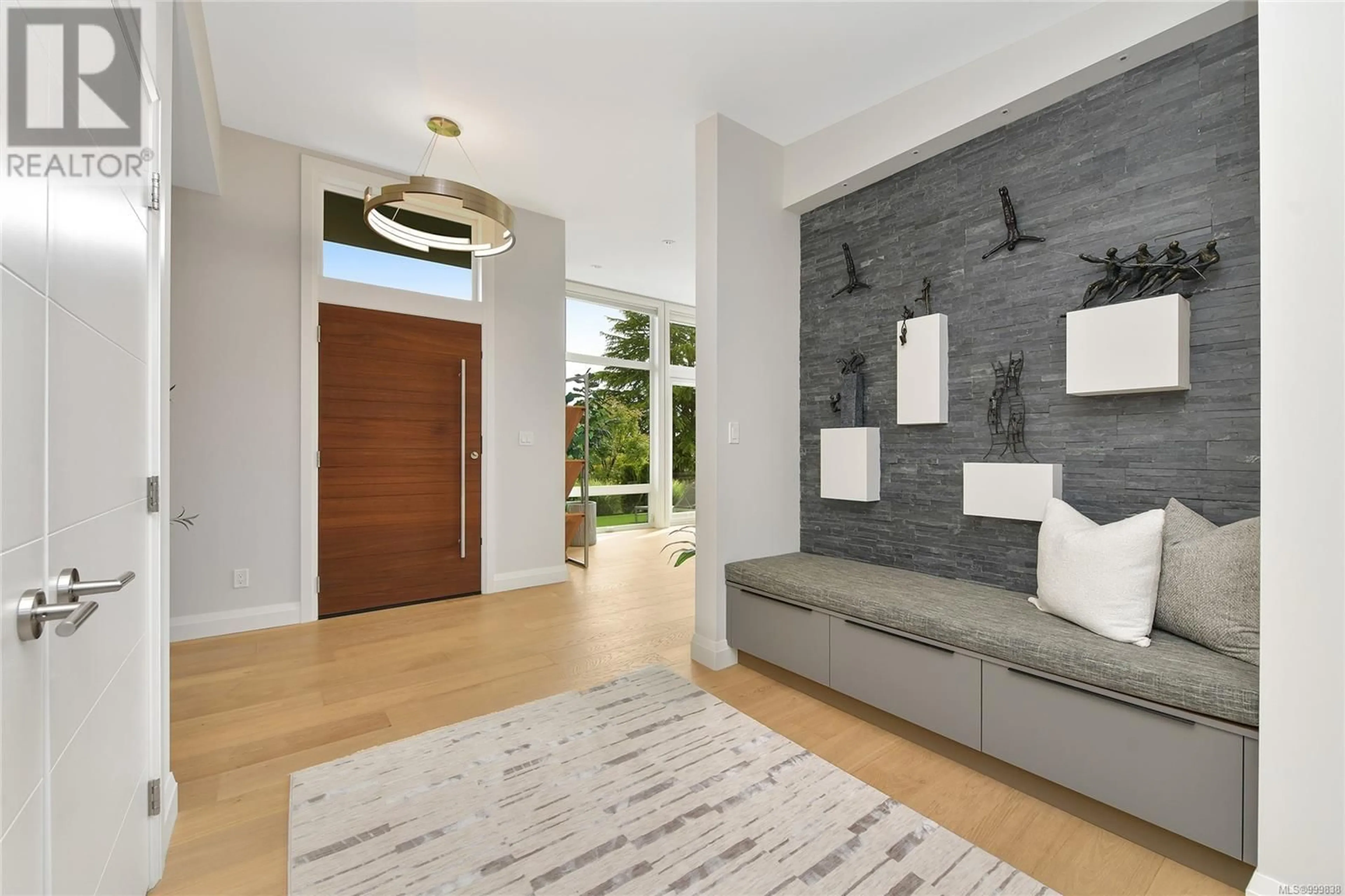 Indoor entryway for 2324 MIDDOWNE ROAD, Oak Bay British Columbia V8R3K5