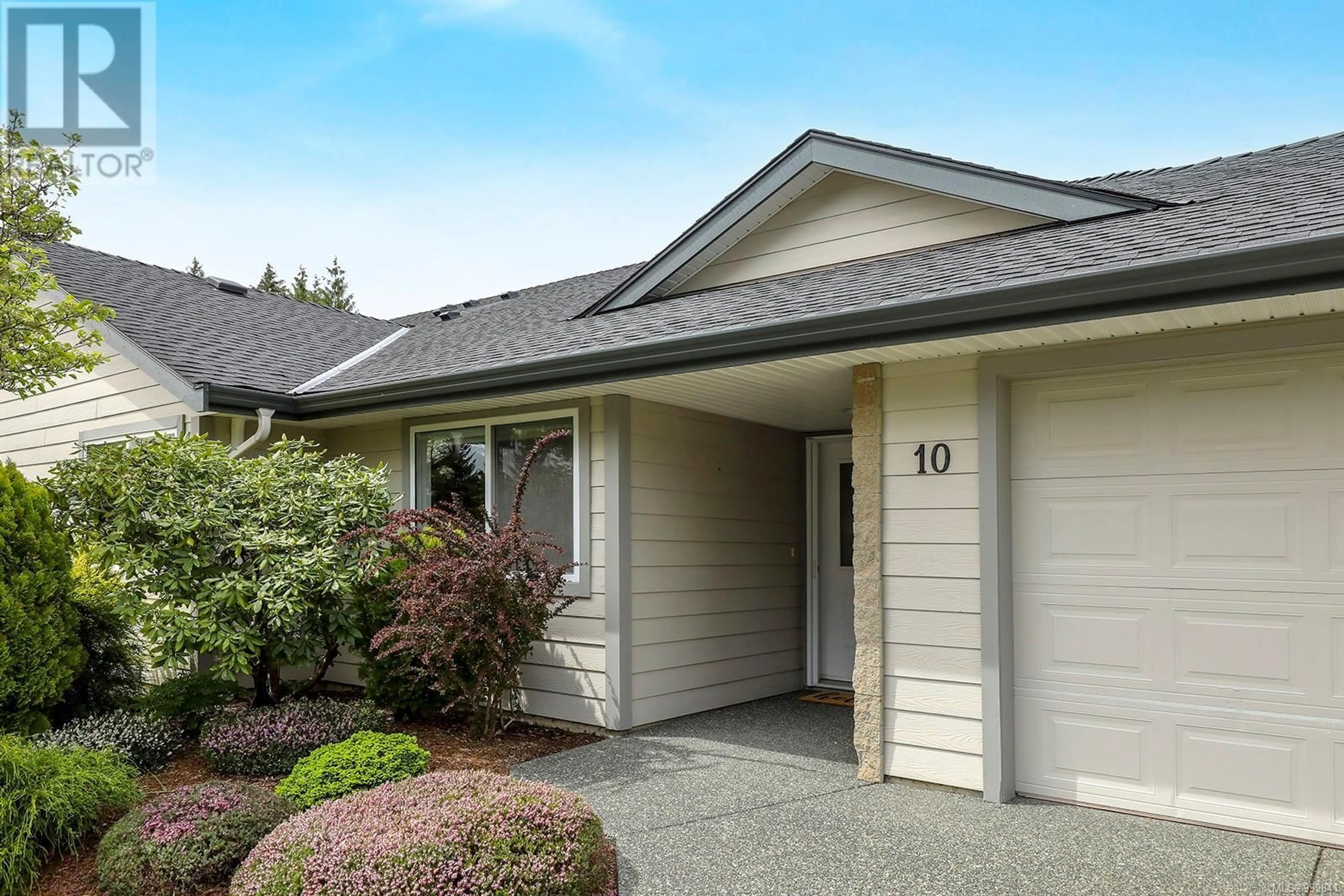 Home with vinyl exterior material, street for 10 - 351 CHURCH STREET, Comox British Columbia V9M2C1