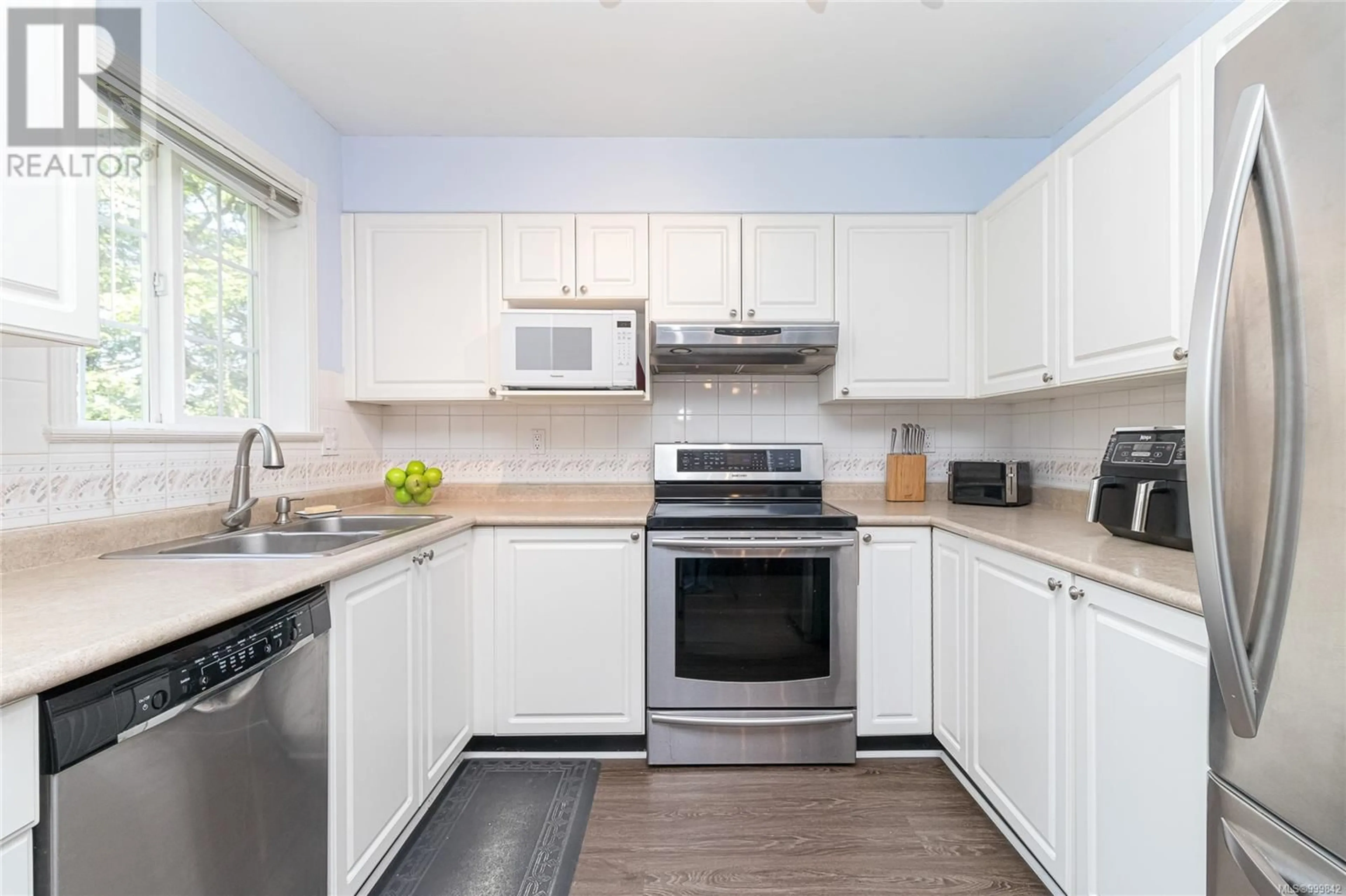 Standard kitchen, unknown for 72 - 14 ERSKINE LANE, View Royal British Columbia V8Z7J7