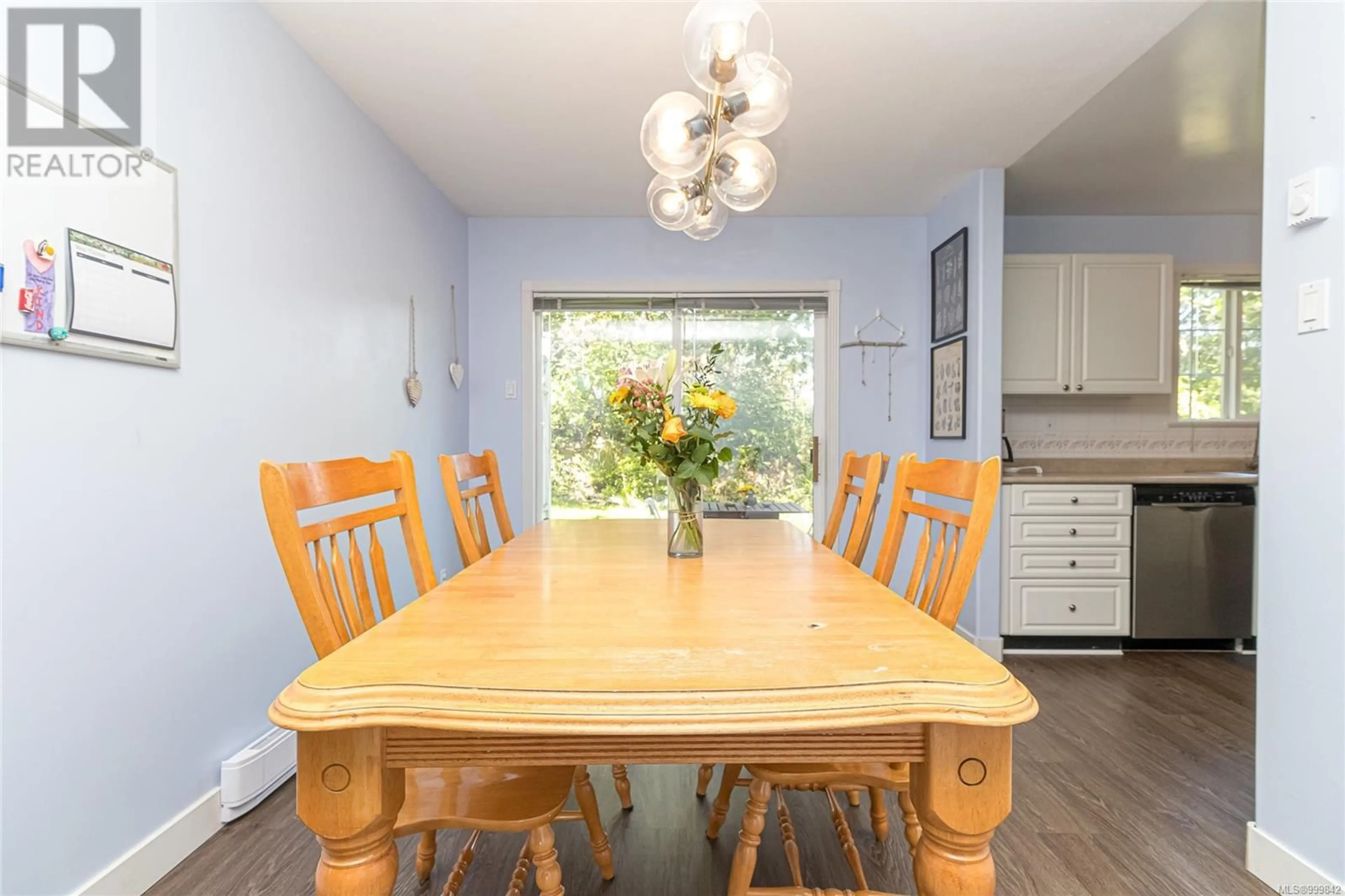 Dining room, wood/laminate floor for 72 - 14 ERSKINE LANE, View Royal British Columbia V8Z7J7