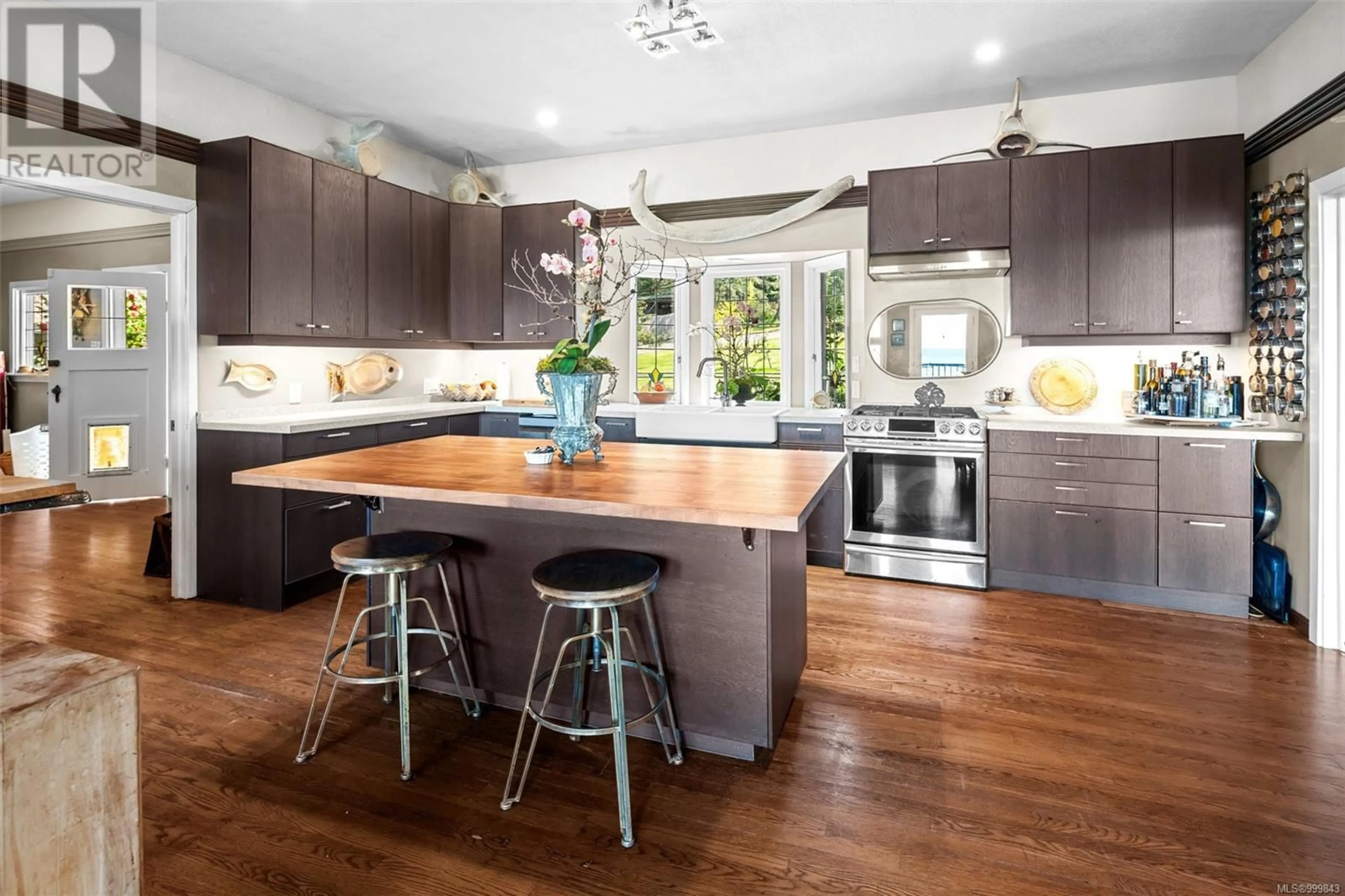 Open concept kitchen, unknown for 474 STICKS ALLISON ROAD, Galiano Island British Columbia V0N1P0