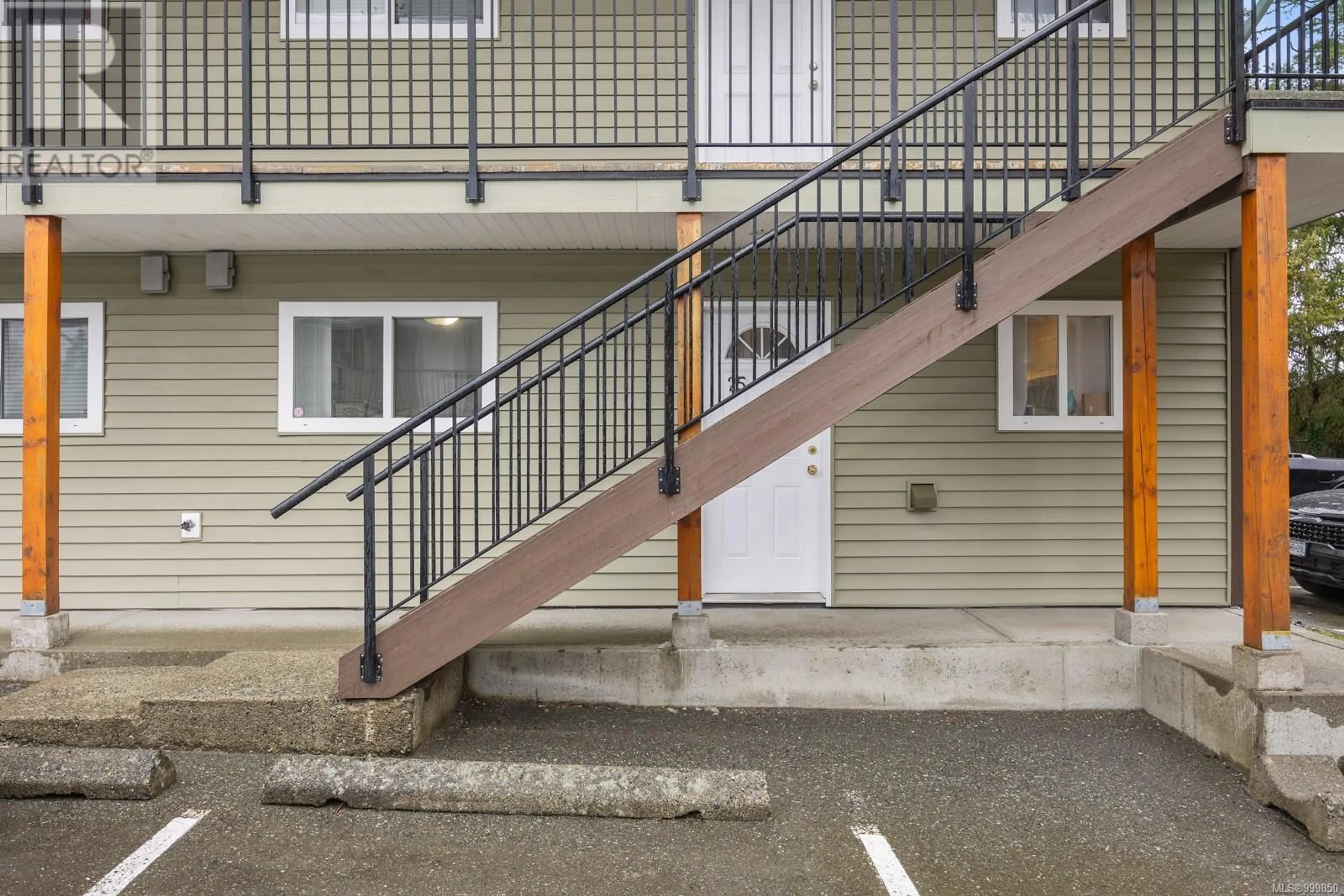Stairs for 25 - 375 21ST STREET, Courtenay British Columbia V9N2B6