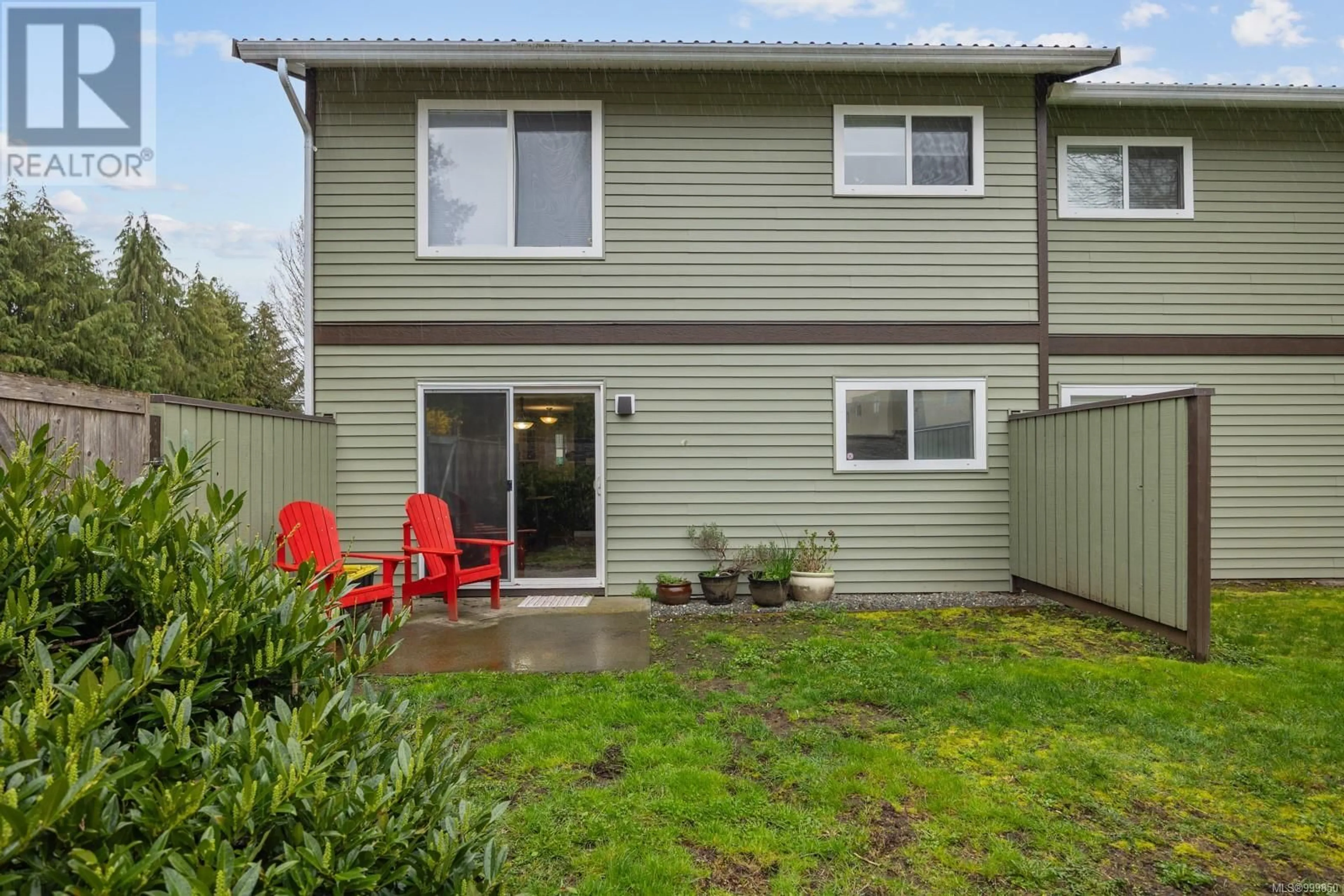 Home with vinyl exterior material, street for 25 - 375 21ST STREET, Courtenay British Columbia V9N2B6