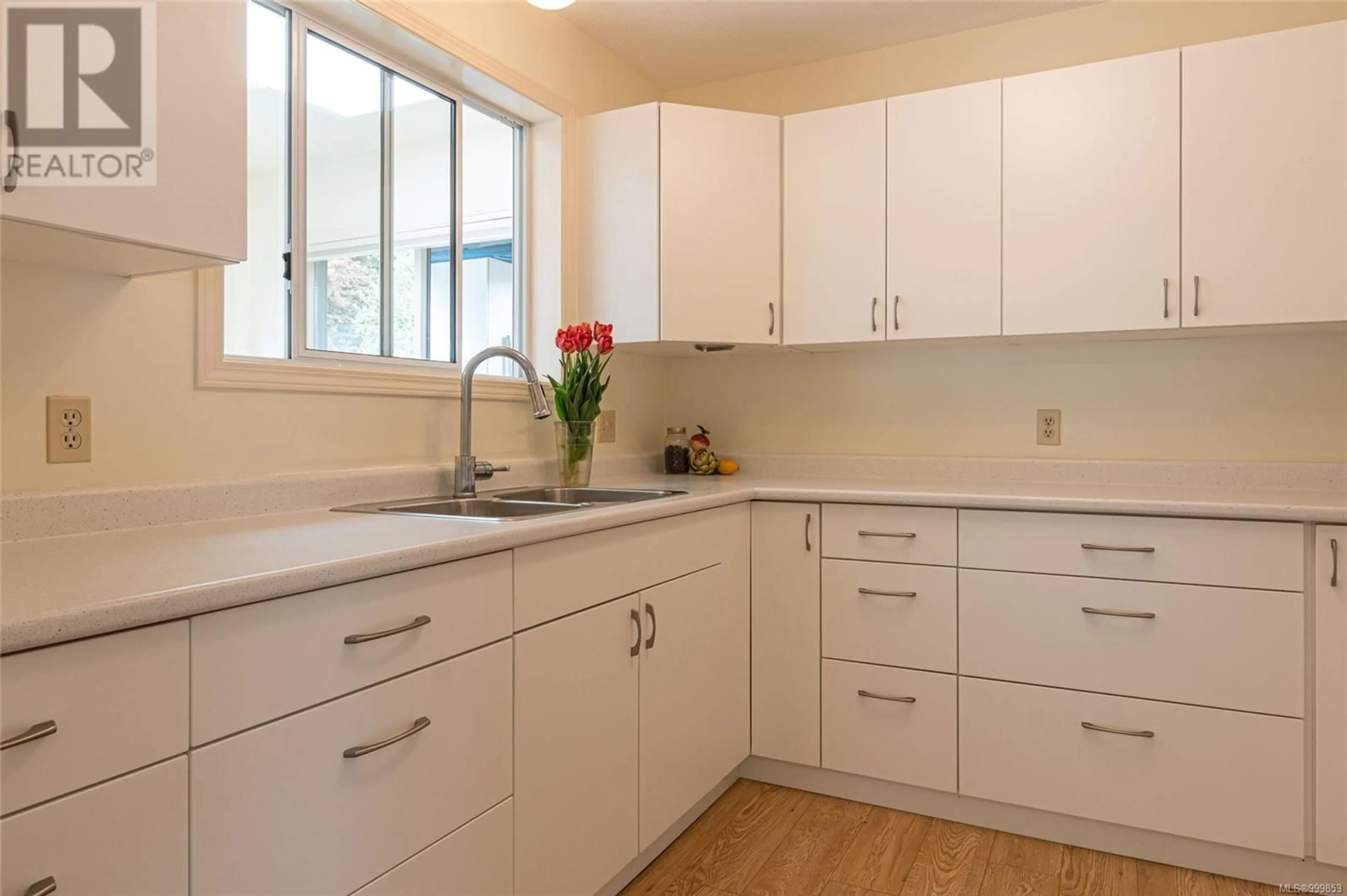 Standard kitchen, unknown for 2032 - 135 BRINKWORTHY ROAD, Salt Spring British Columbia V8K1S3