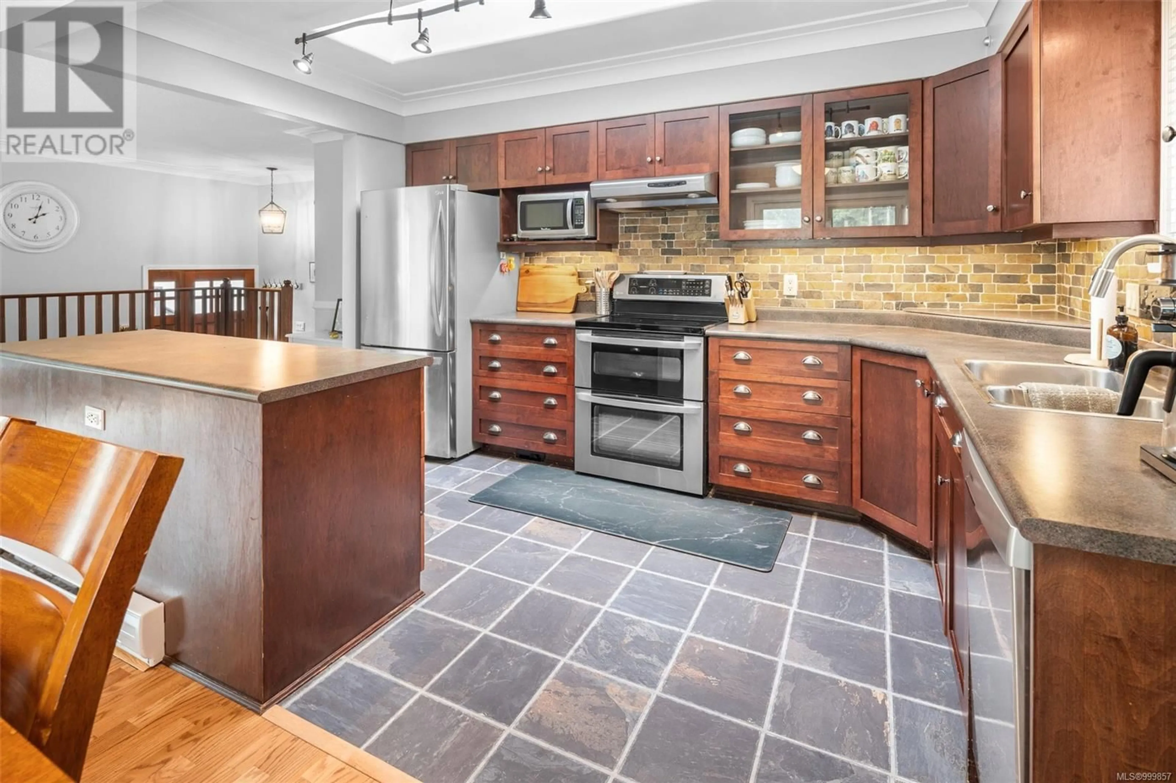 Open concept kitchen, ceramic/tile floor for 4518 HUGHES ROAD, Saanich British Columbia V9E2B8