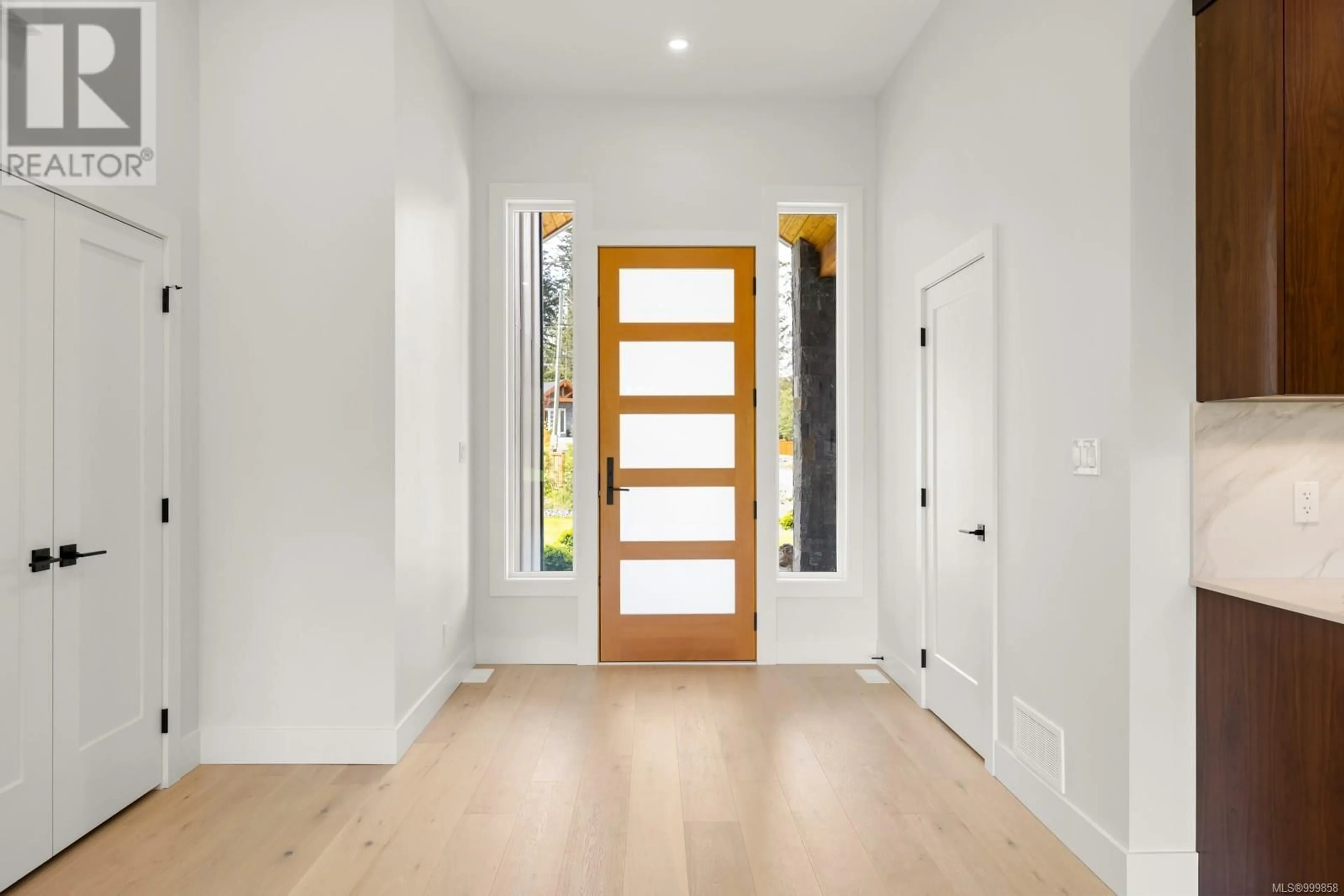 Indoor entryway for 2770 SHELDRAKE PLACE, Mill Bay British Columbia V0R2P2